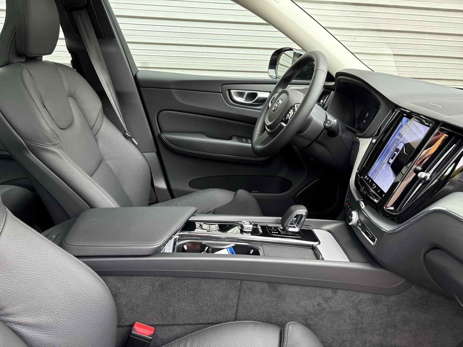 Volvo XC60 T6 Plug-in hybrid AWD Ultra Dark / Harman/Kardon / Trekhaak / Panorama dak / Rondomzichtcamera / thumbnail 17