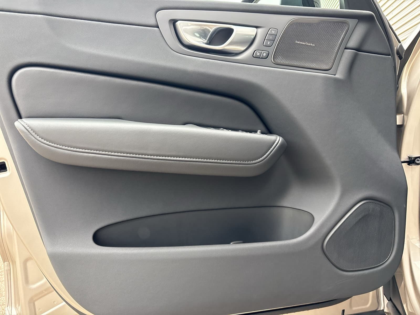 Volvo XC60 T6 Plug-in hybrid AWD Ultra Dark / Harman/Kardon / Trekhaak / Panorama dak / Rondomzichtcamera / thumbnail 18