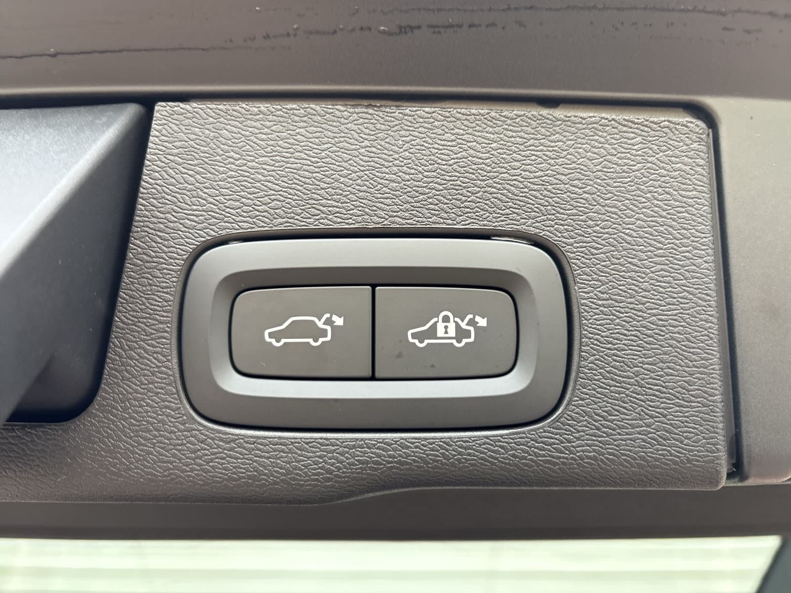 Volvo XC60 T6 Plug-in hybrid AWD Ultra Dark / Harman/Kardon / Trekhaak / Panorama dak / Rondomzichtcamera / thumbnail 23