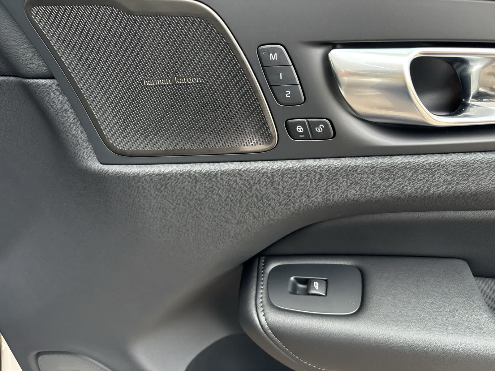 Volvo XC60 T6 Plug-in hybrid AWD Ultra Dark / Harman/Kardon / Trekhaak / Panorama dak / Rondomzichtcamera / thumbnail 26