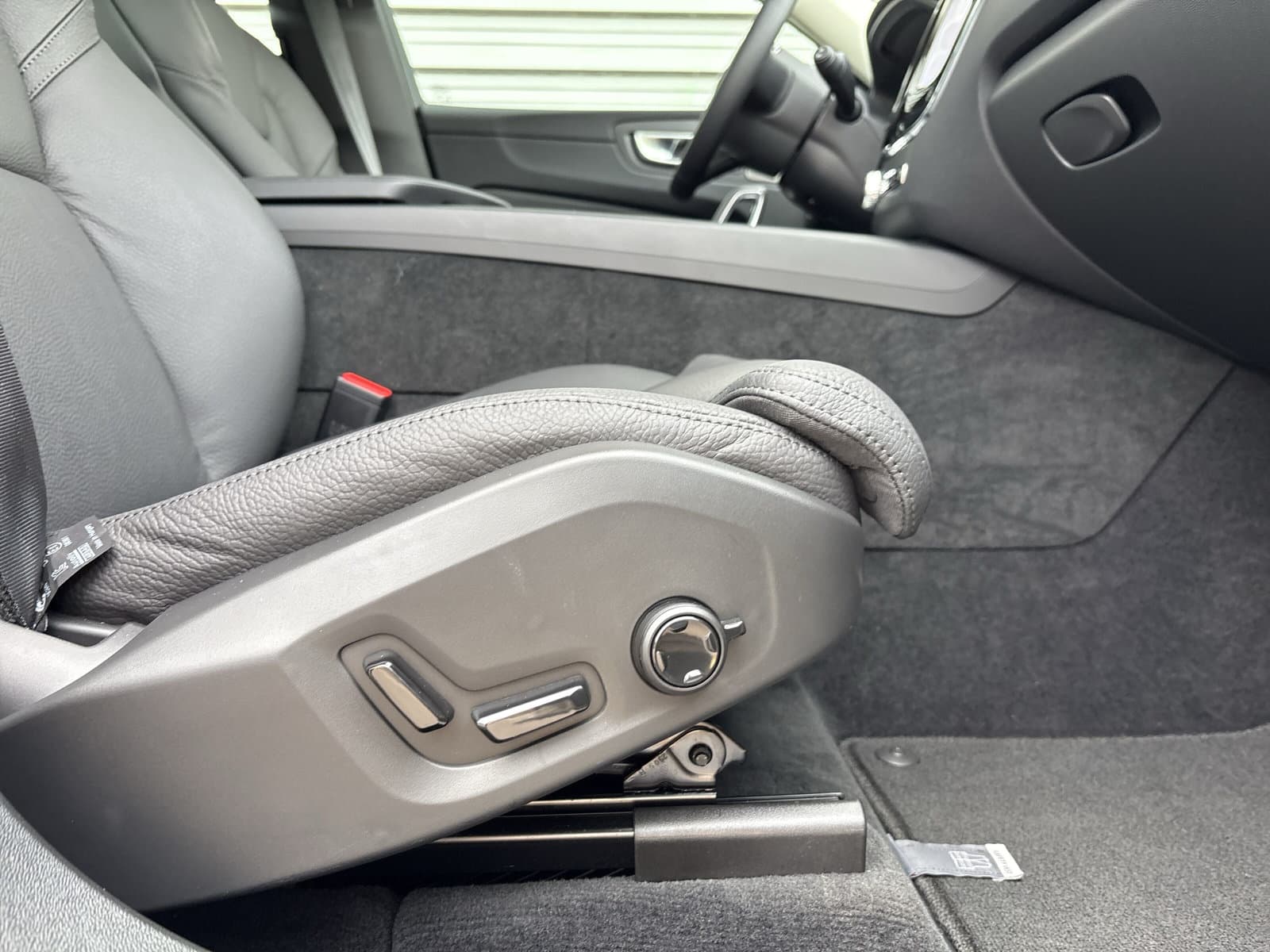 Volvo XC60 T6 Plug-in hybrid AWD Ultra Dark / Harman/Kardon / Trekhaak / Panorama dak / Rondomzichtcamera / thumbnail 27