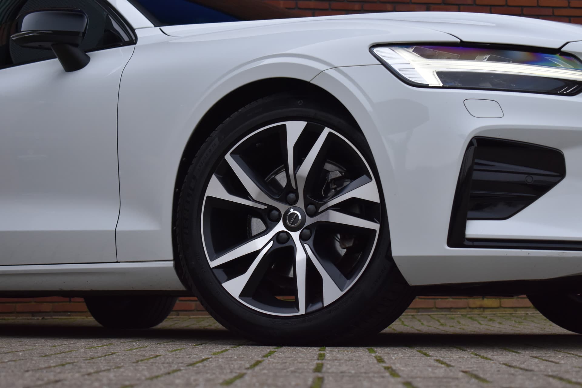 Volvo V60 B4 211PK Plus Dark thumbnail 10