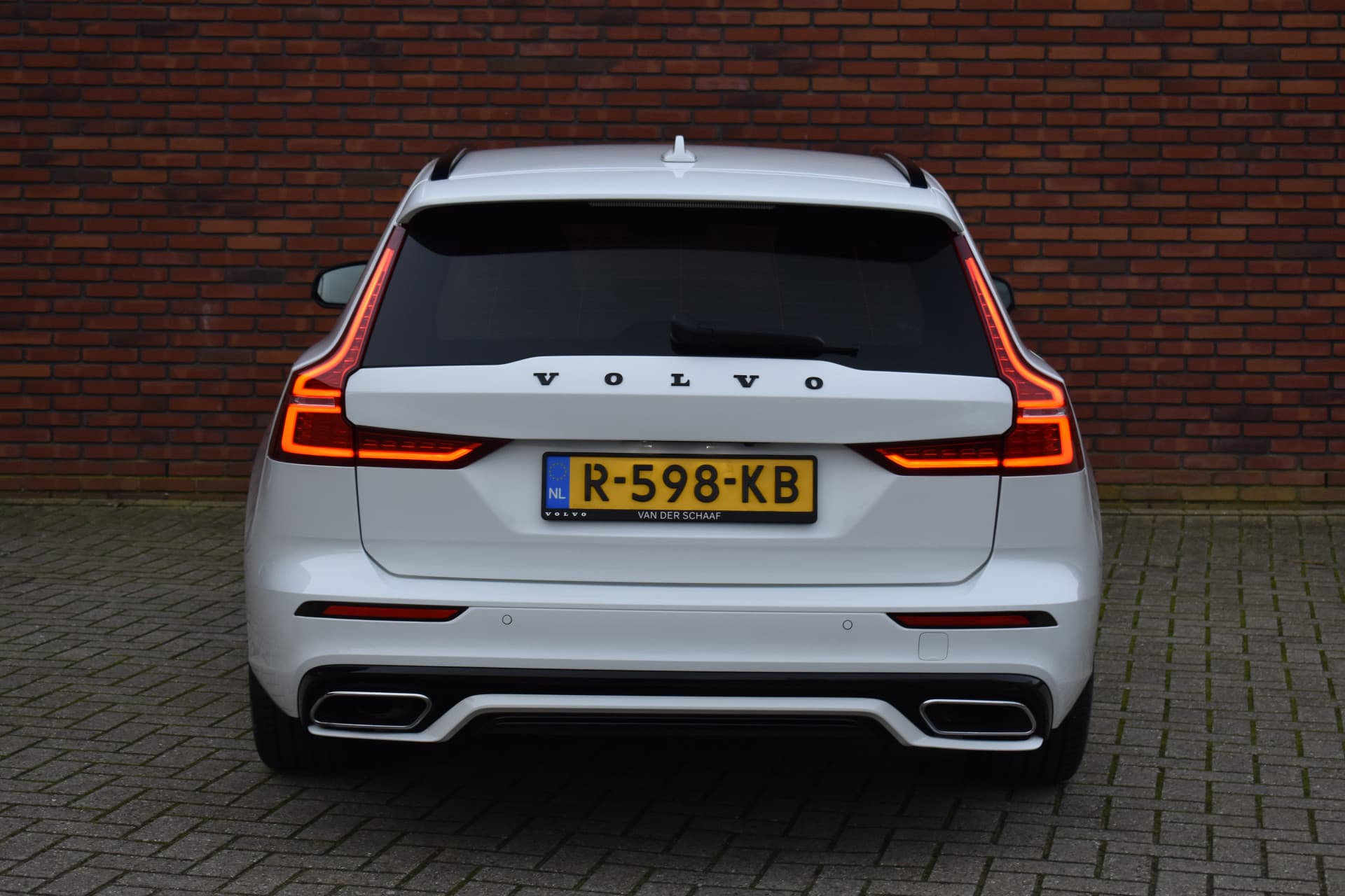 Volvo V60 B4 211PK Plus Dark thumbnail 22