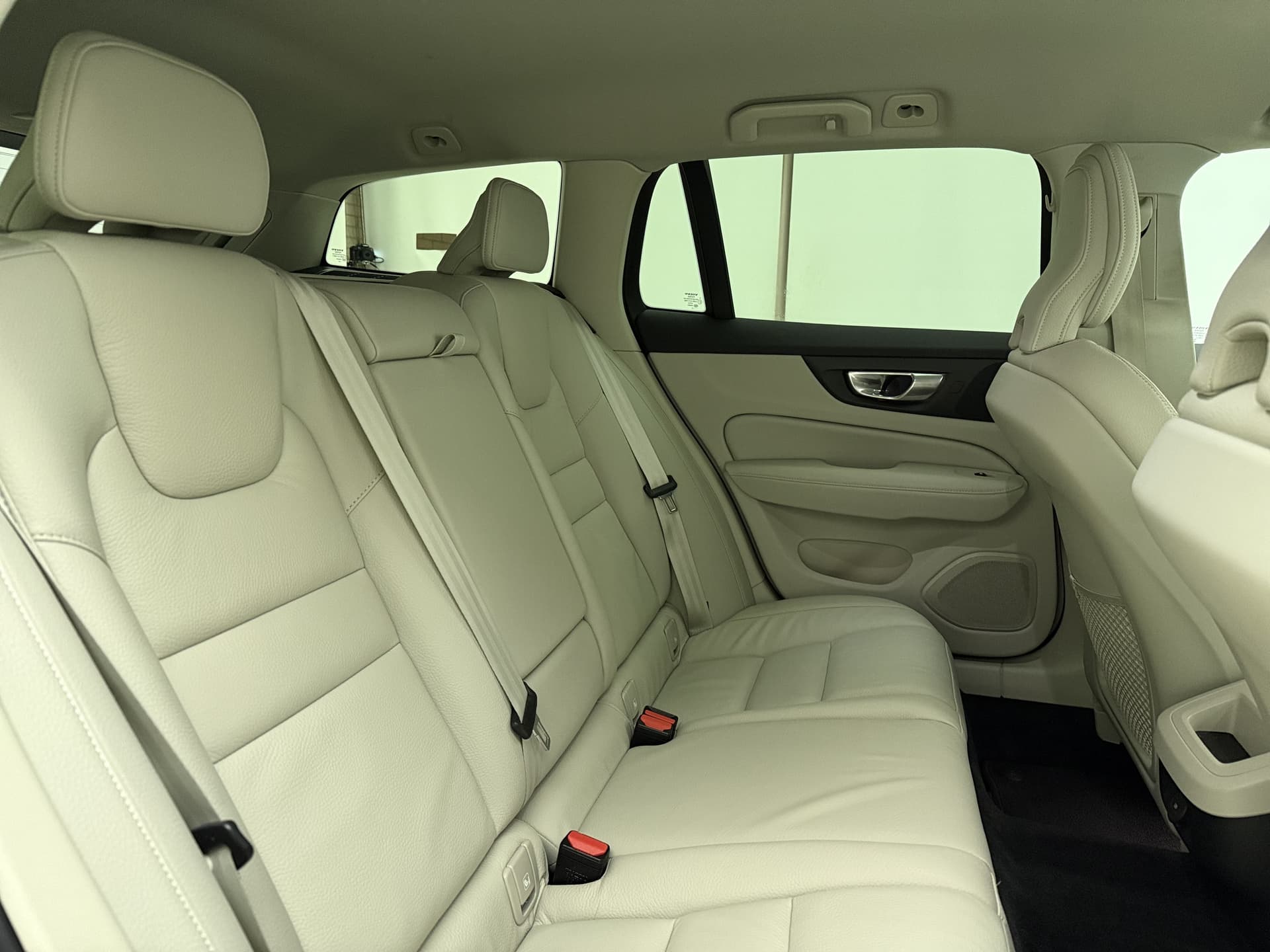 Volvo V60 B4 Automaat Plus Dark / Standkachel / Stoel/- stuurverwarming / Keyles entry / Trekhaak / Camera / thumbnail 4