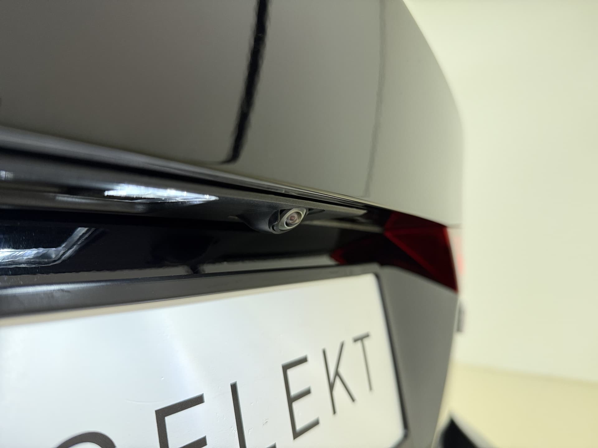 Volvo V60 B4 Automaat Plus Dark / Standkachel / Stoel/- stuurverwarming / Keyles entry / Trekhaak / Camera / thumbnail 8