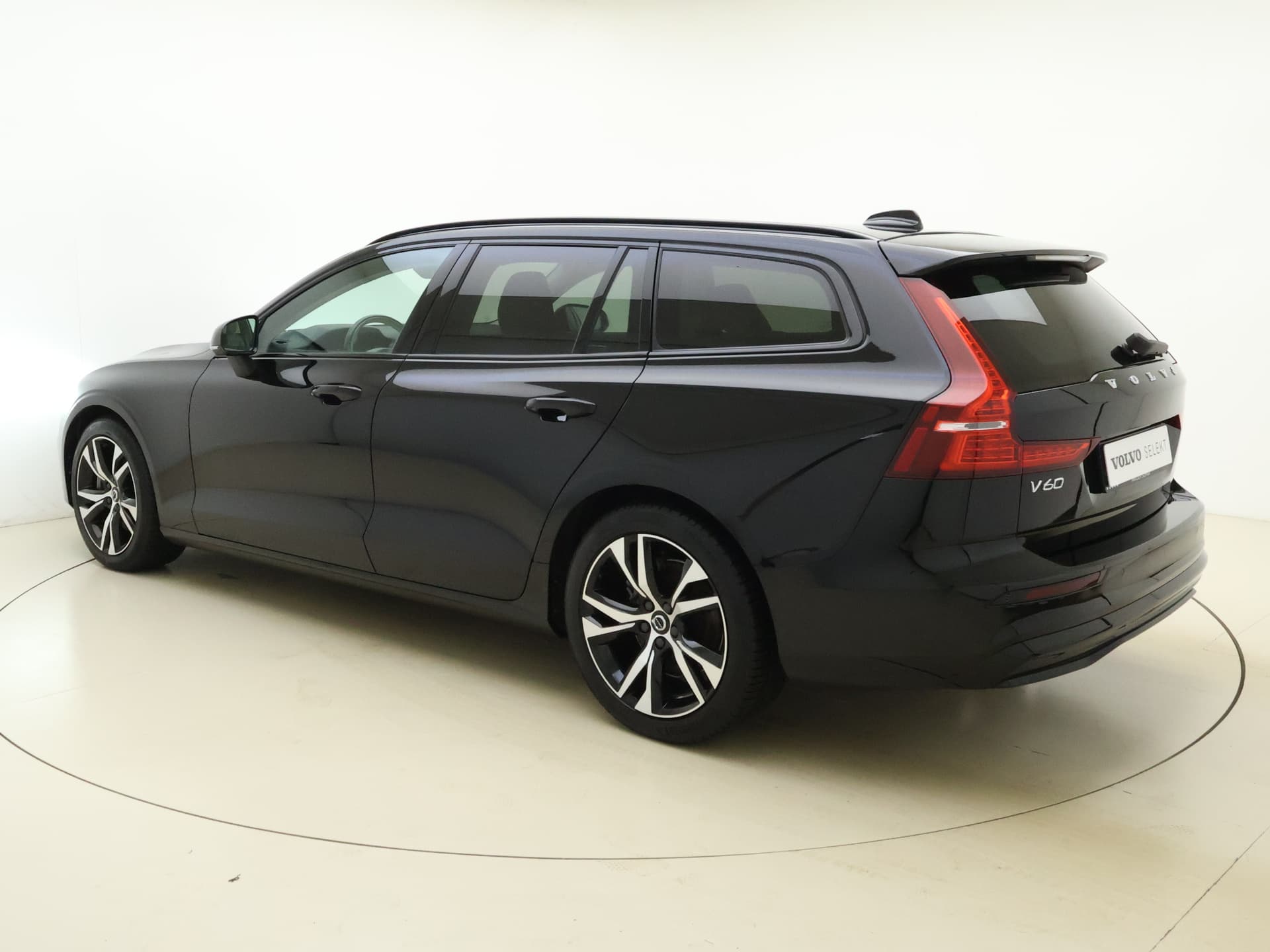 Volvo V60 B4 Automaat Plus Dark / Standkachel / Stoel/- stuurverwarming / Keyles entry / Trekhaak / Camera / thumbnail 9