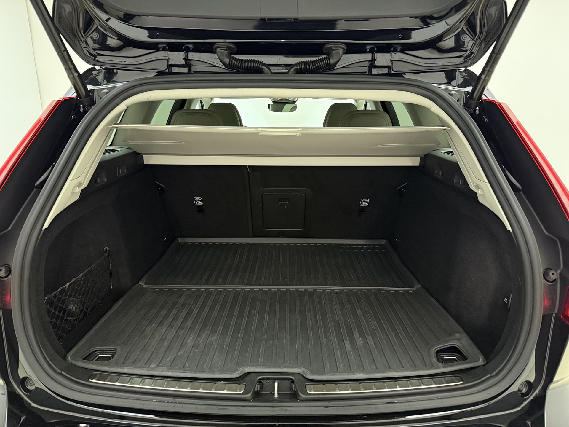 Volvo V60 B4 Automaat Plus Dark / Standkachel / Stoel/- stuurverwarming / Keyles entry / Trekhaak / Camera / thumbnail 10