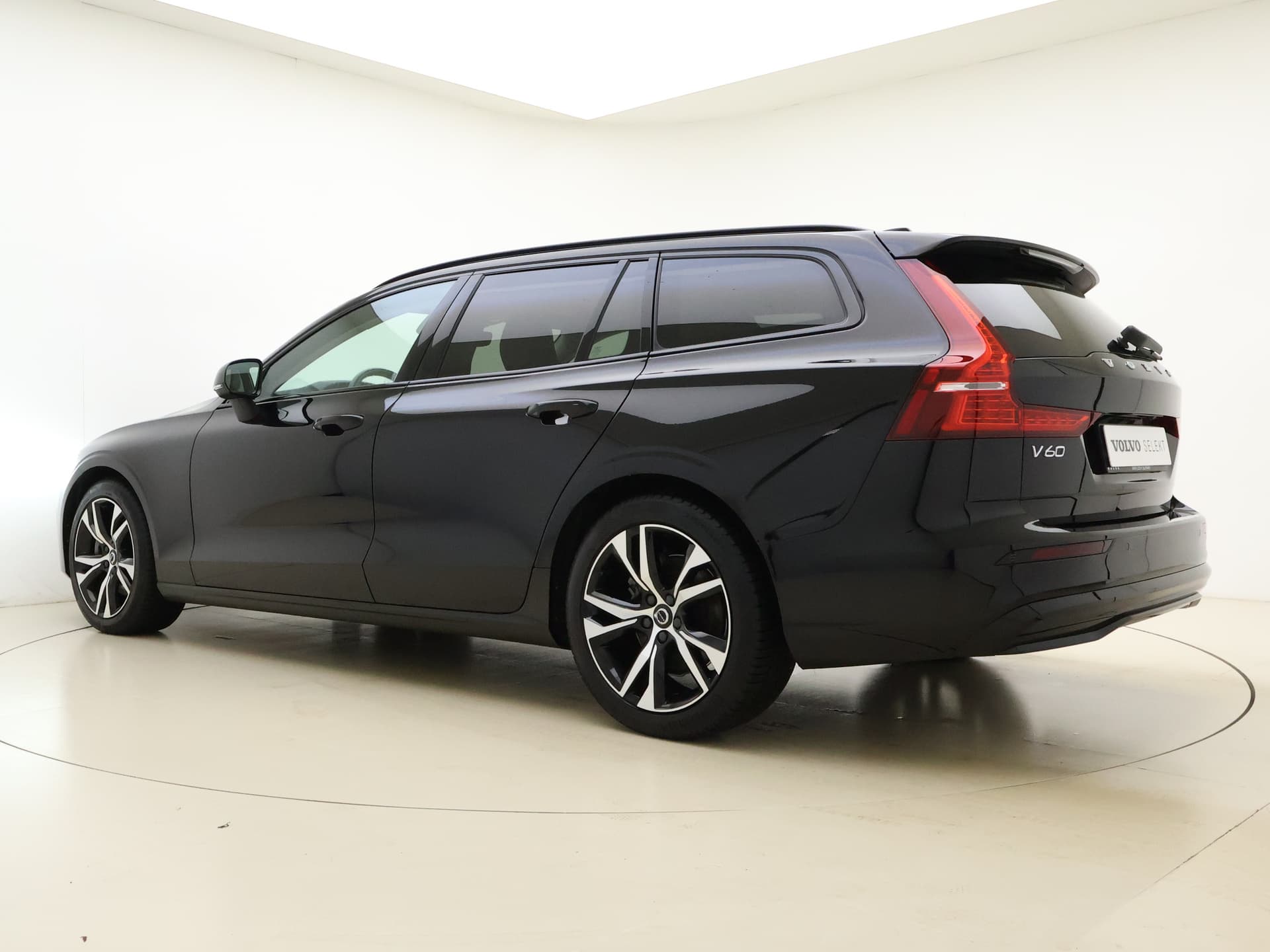 Volvo V60 B4 Automaat Plus Dark / Standkachel / Stoel/- stuurverwarming / Keyles entry / Trekhaak / Camera / thumbnail 11