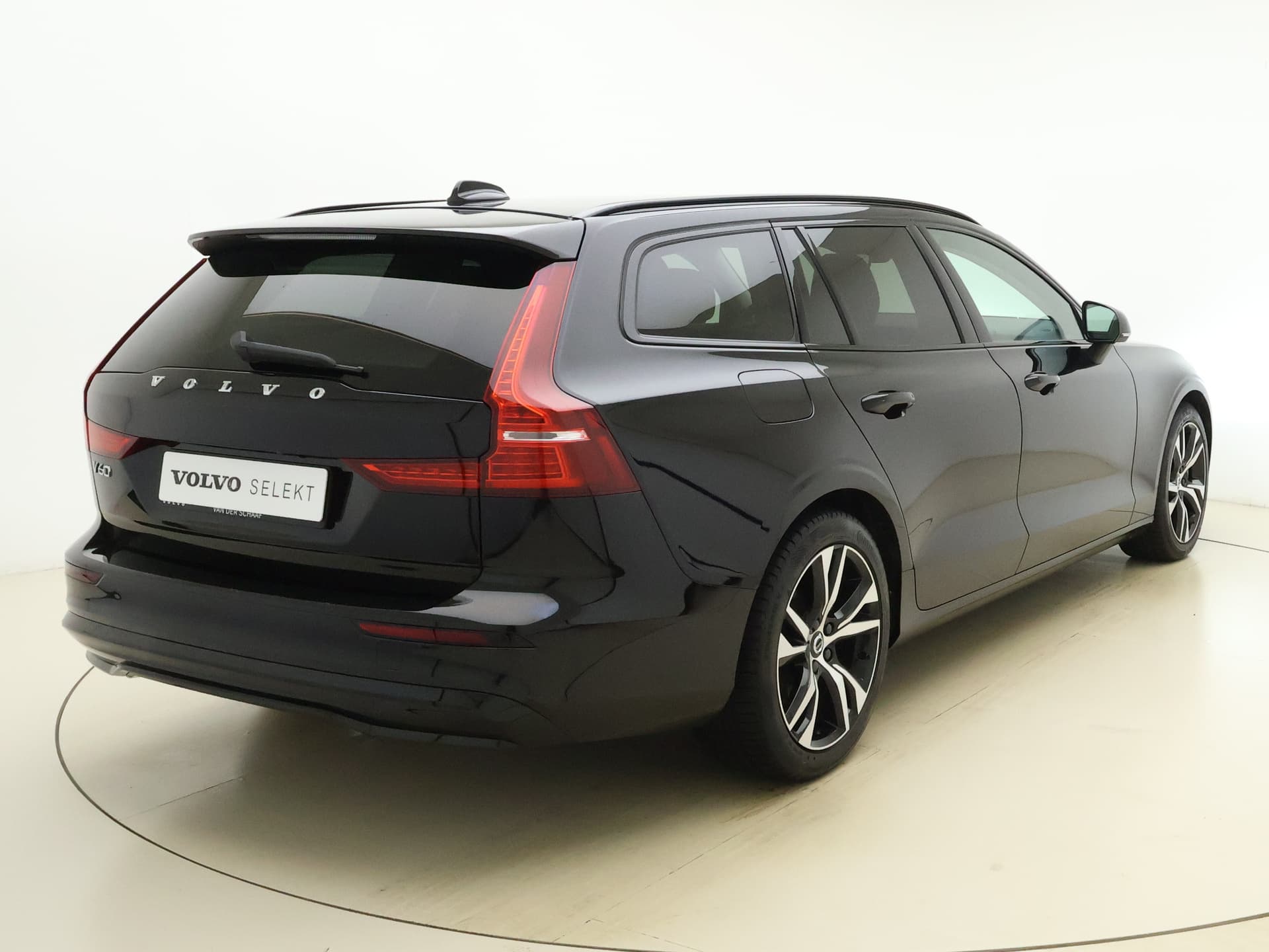 Volvo V60 B4 Automaat Plus Dark / Standkachel / Stoel/- stuurverwarming / Keyles entry / Trekhaak / Camera / thumbnail 13