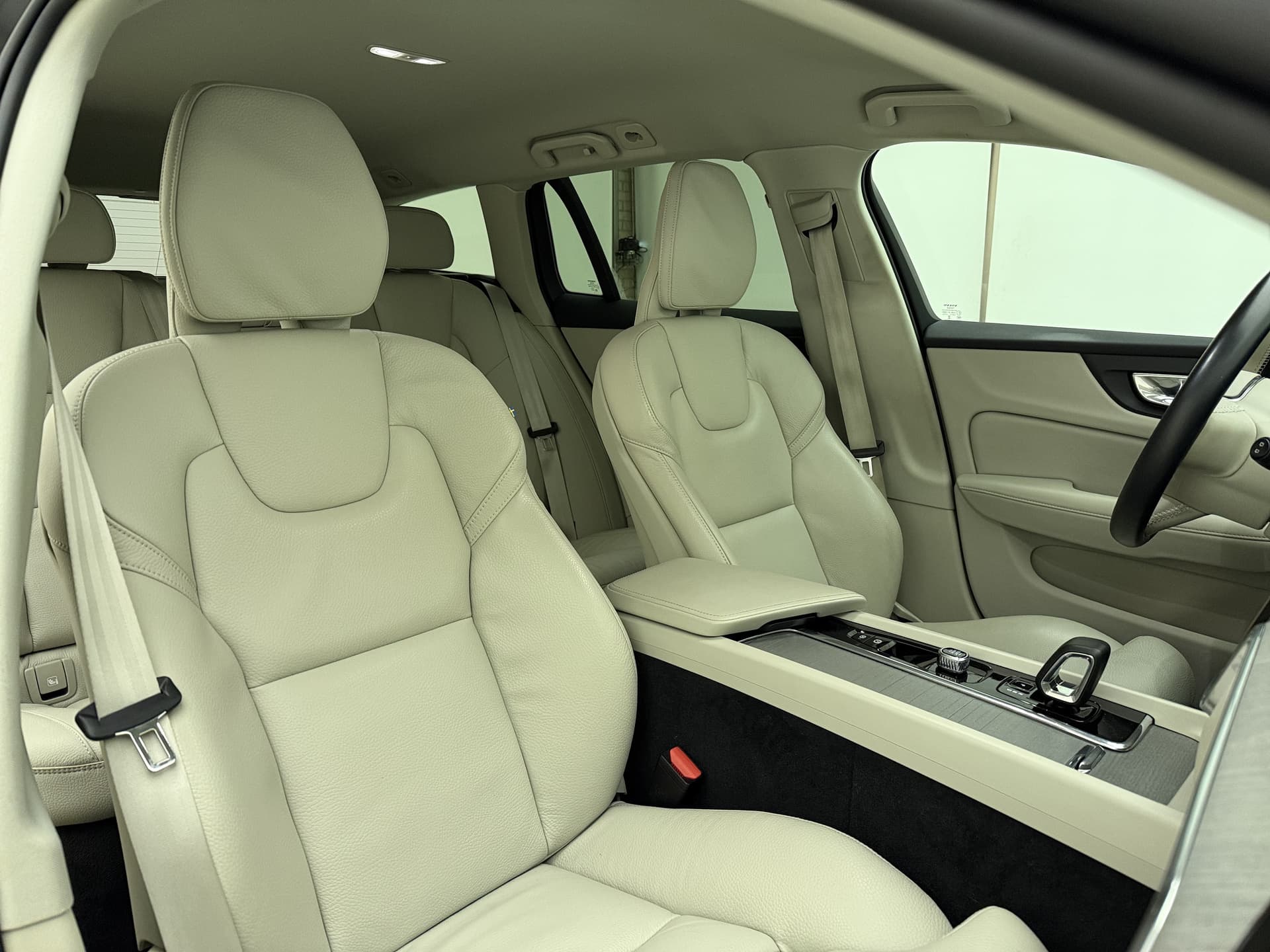 Volvo V60 B4 Automaat Plus Dark / Standkachel / Stoel/- stuurverwarming / Keyles entry / Trekhaak / Camera / thumbnail 16