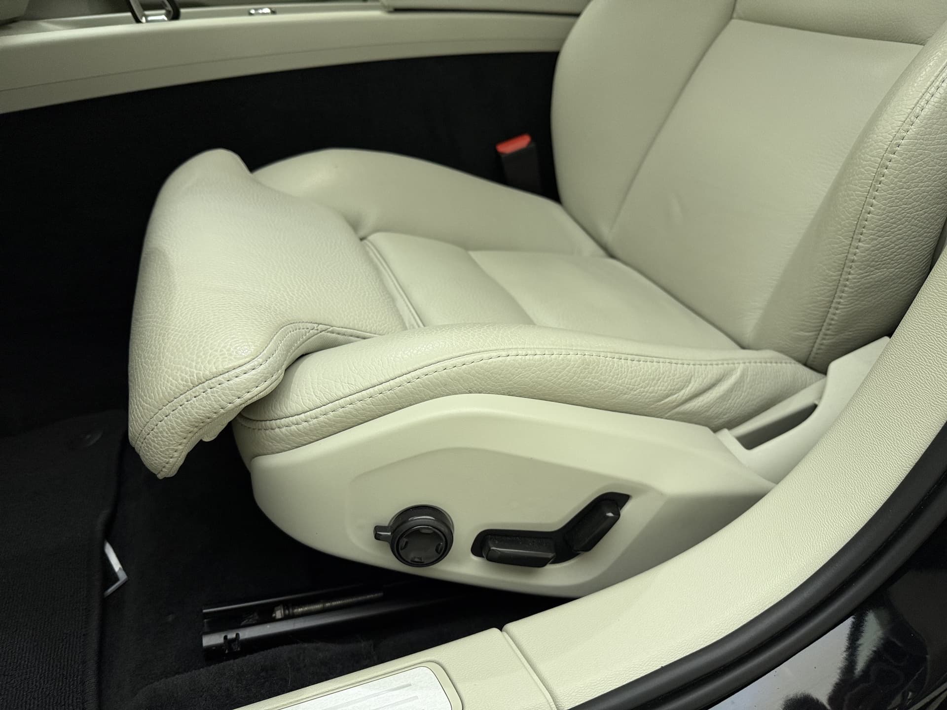 Volvo V60 B4 Automaat Plus Dark / Standkachel / Stoel/- stuurverwarming / Keyles entry / Trekhaak / Camera / thumbnail 22