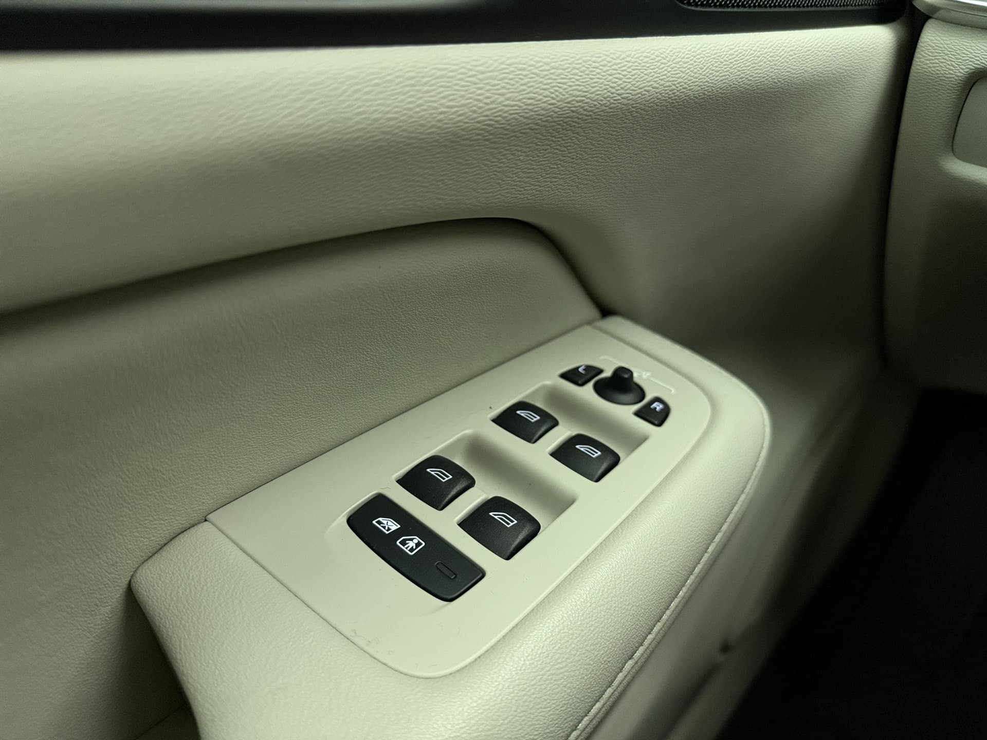 Volvo V60 B4 Automaat Plus Dark / Standkachel / Stoel/- stuurverwarming / Keyles entry / Trekhaak / Camera / thumbnail 23