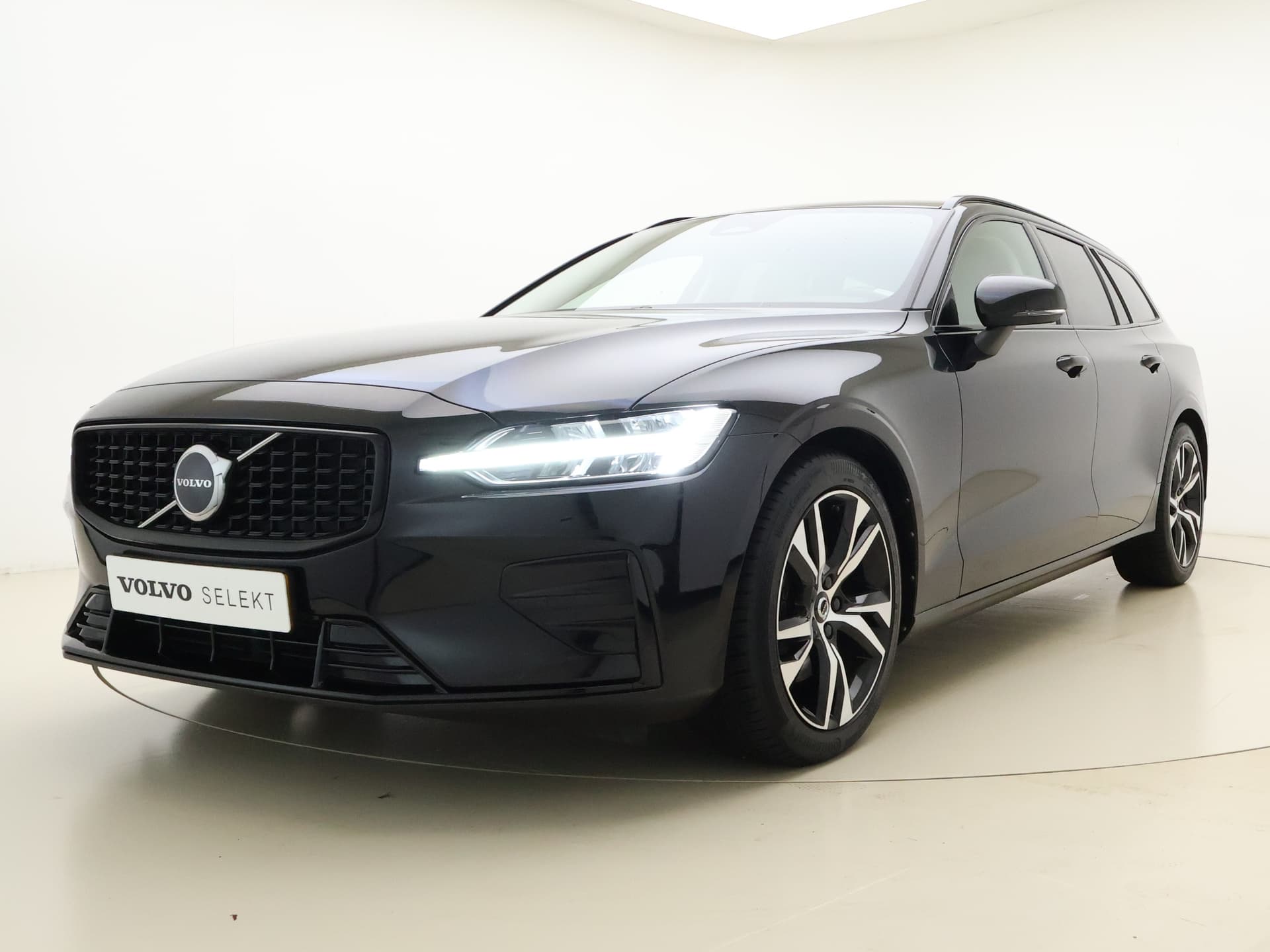 Volvo V60 B4 Automaat Plus Dark / Standkachel / Stoel/- stuurverwarming / Keyles entry / Trekhaak / Camera / thumbnail 25