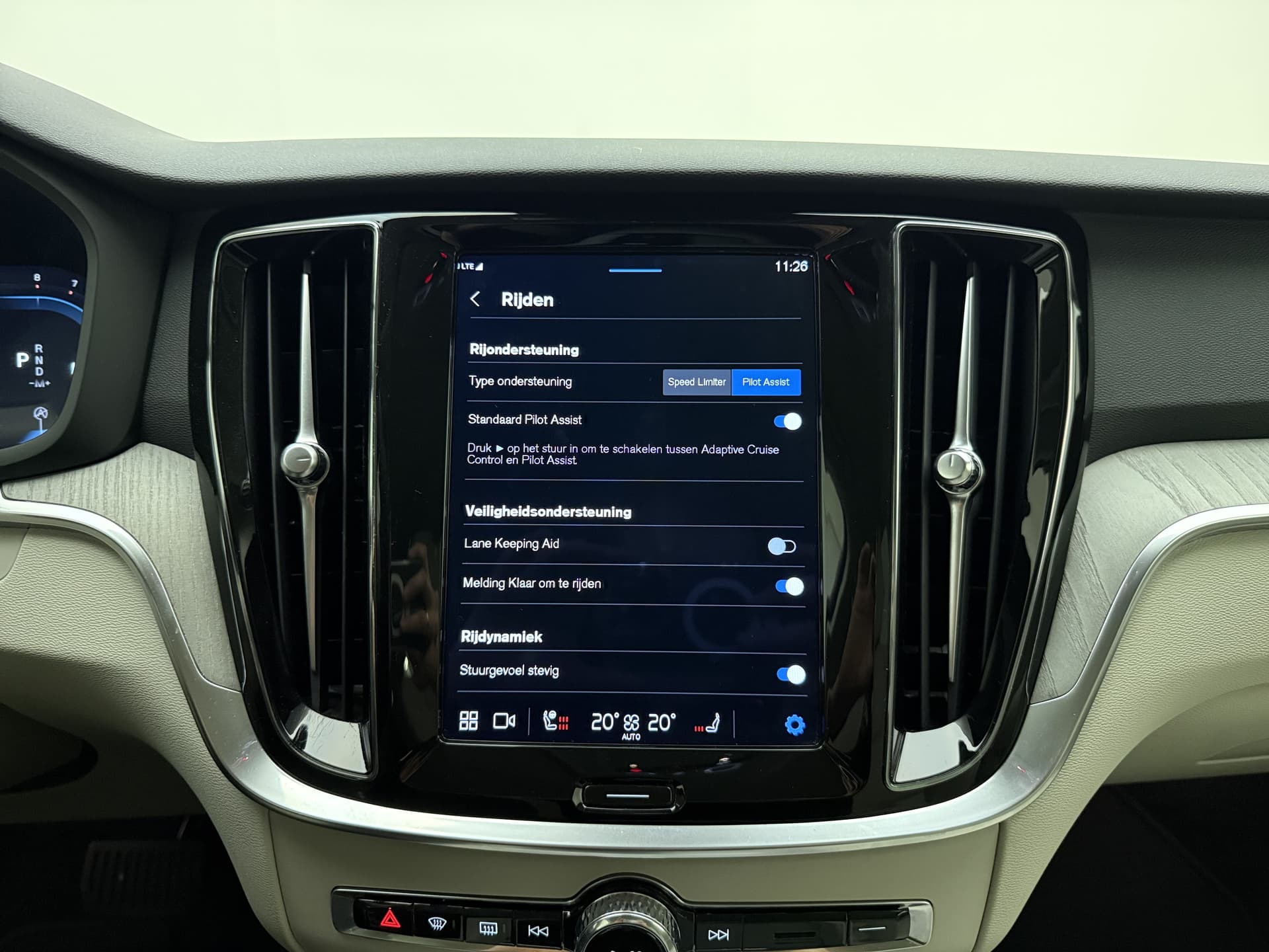 Volvo V60 B4 Automaat Plus Dark / Standkachel / Stoel/- stuurverwarming / Keyles entry / Trekhaak / Camera / thumbnail 36