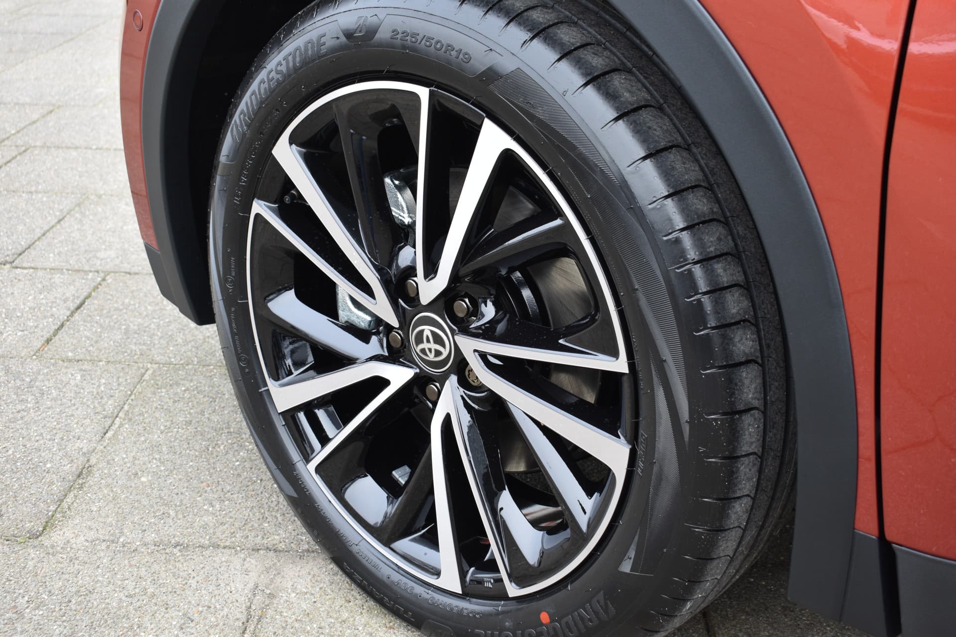 Toyota C-HR 2.0 Plug-in Hybrid 220 Executive Automaat 223pk thumbnail 2