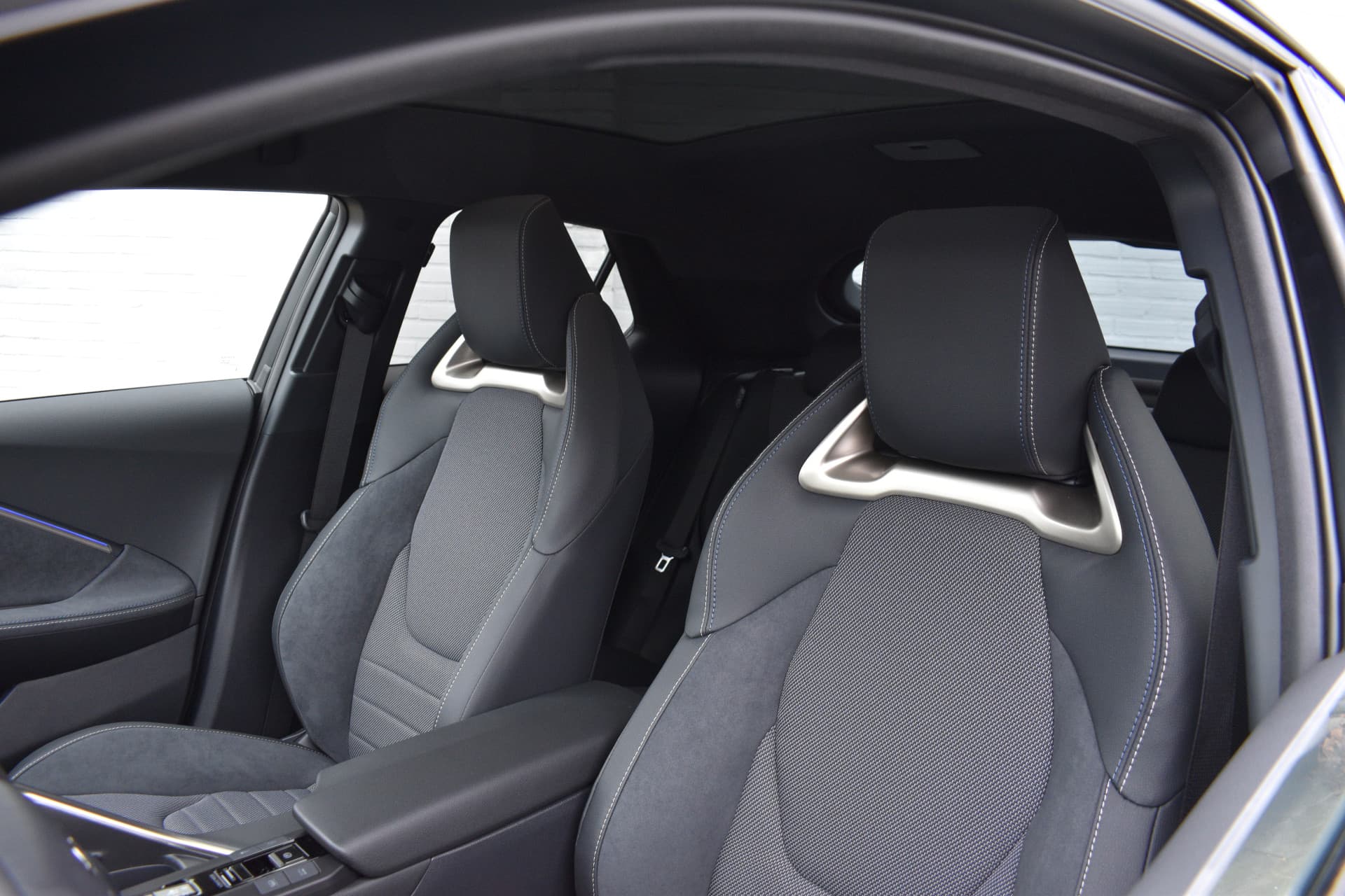 Toyota C-HR 2.0 Plug-in Hybrid 220 Executive Automaat 223pk thumbnail 8