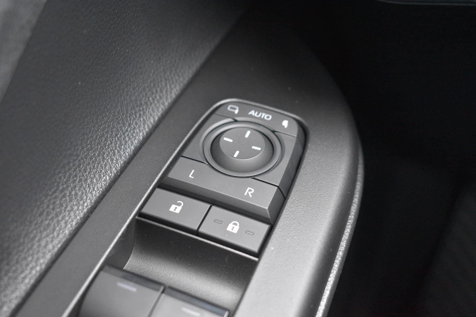 Toyota C-HR 2.0 Plug-in Hybrid 220 Executive Automaat 223pk thumbnail 9