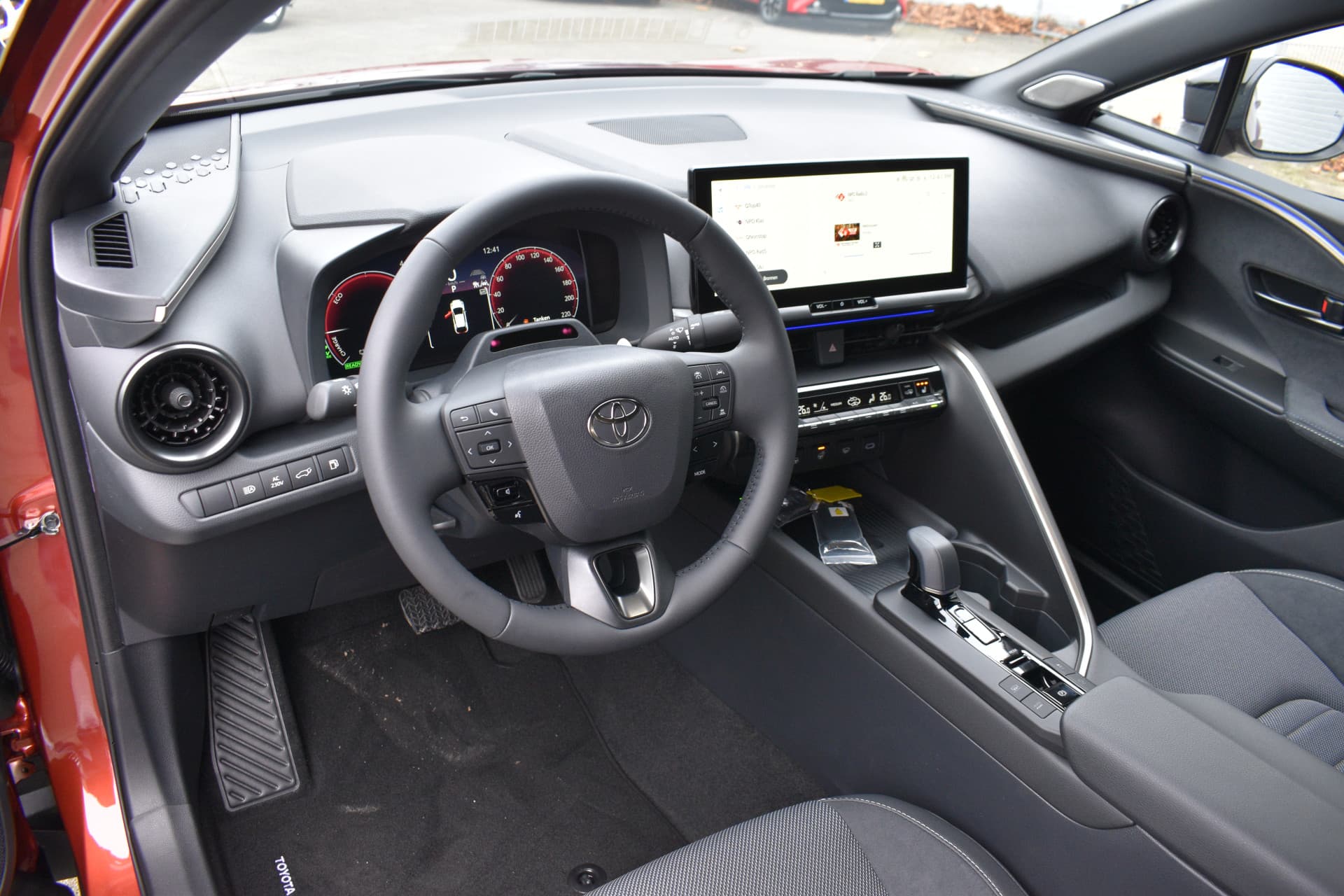 Toyota C-HR 2.0 Plug-in Hybrid 220 Executive Automaat 223pk thumbnail 4