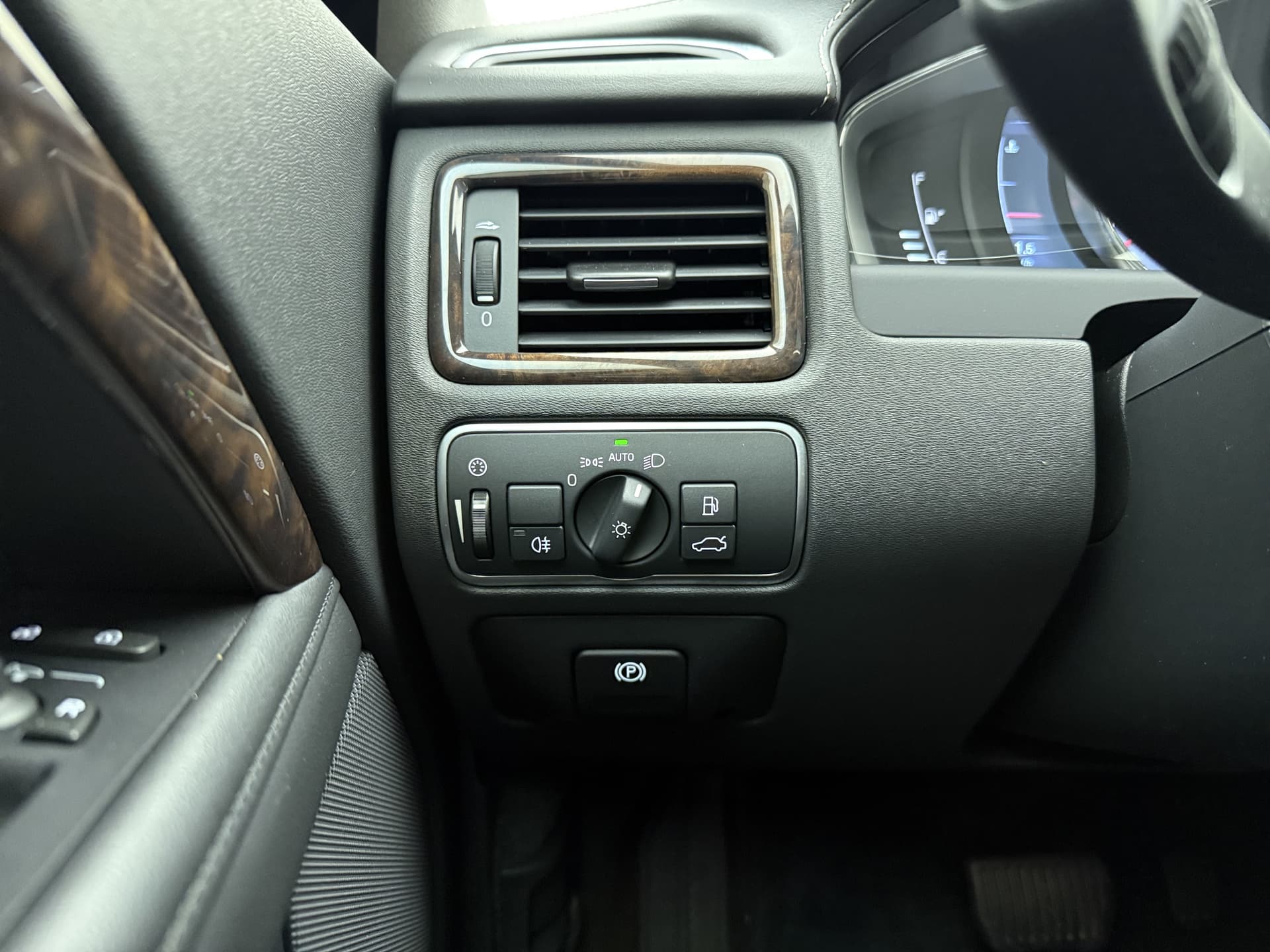 Volvo XC70 T5 Polar+ INSCRIPTION / FULL-OPTIONS / ADAPTIVE CRUISE / NIVOMAT / CAMERA / TREKHAAK thumbnail 23