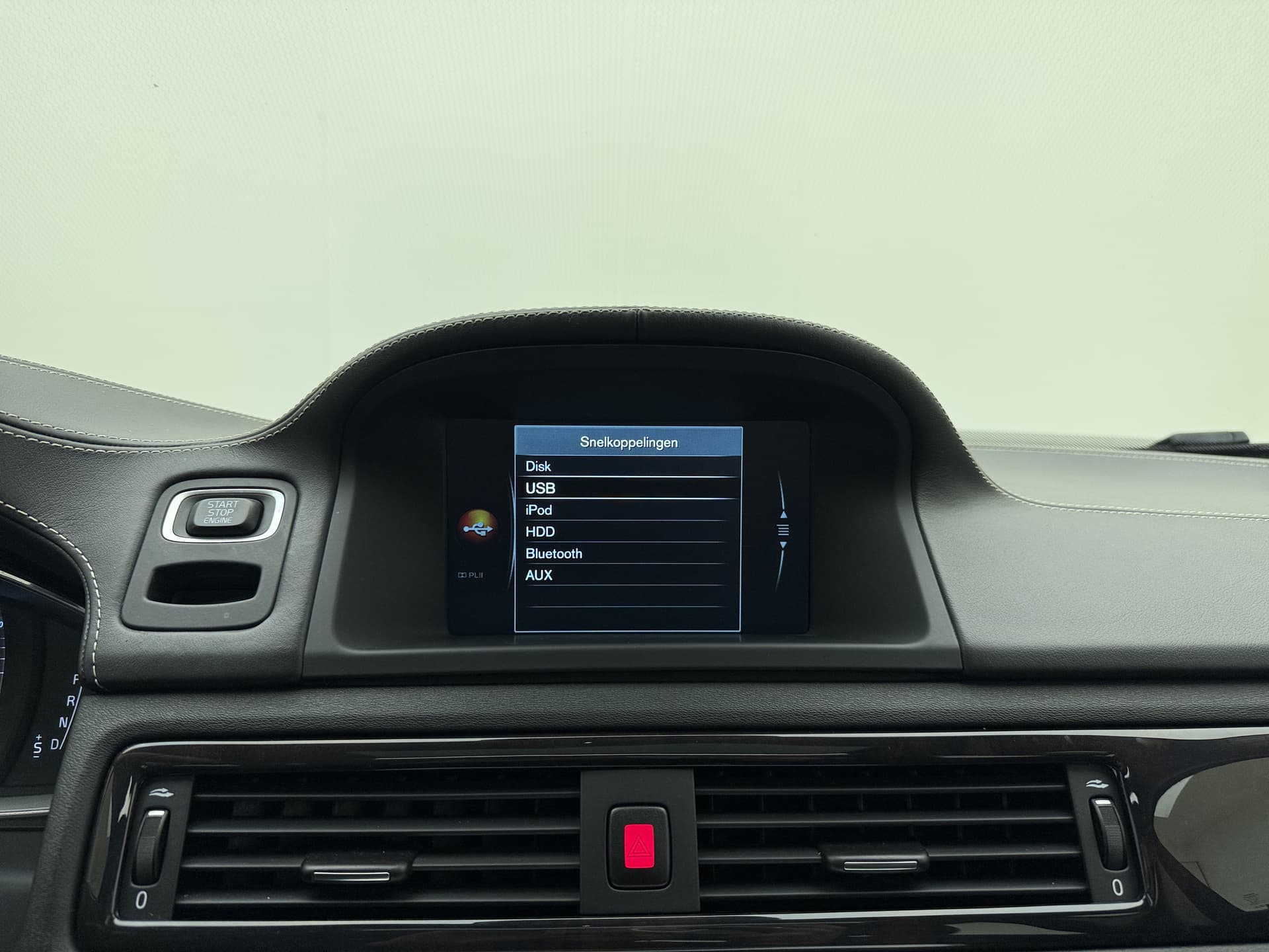 Volvo XC70 T5 Polar+ INSCRIPTION / FULL-OPTIONS / ADAPTIVE CRUISE / NIVOMAT / CAMERA / TREKHAAK thumbnail 28