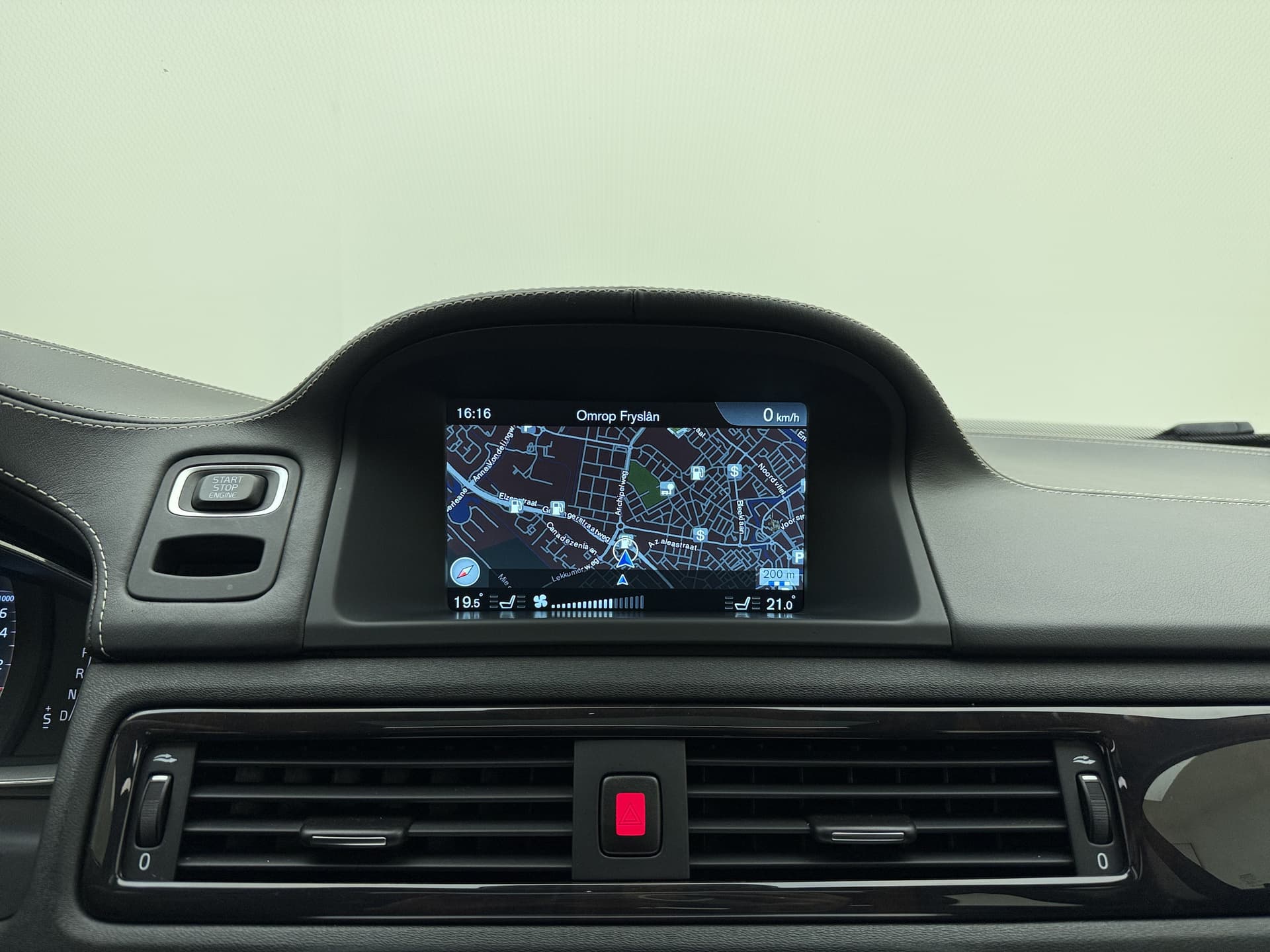 Volvo XC70 T5 Polar+ INSCRIPTION / FULL-OPTIONS / ADAPTIVE CRUISE / NIVOMAT / CAMERA / TREKHAAK thumbnail 29