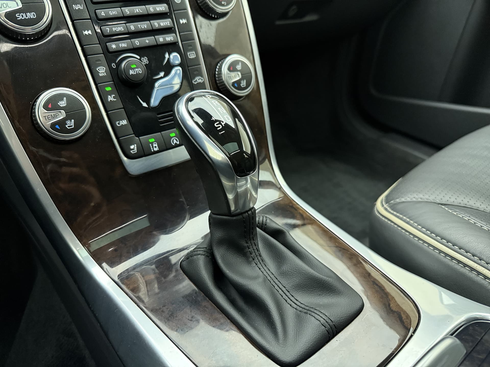 Volvo XC70 T5 Polar+ INSCRIPTION / FULL-OPTIONS / ADAPTIVE CRUISE / NIVOMAT / CAMERA / TREKHAAK thumbnail 36