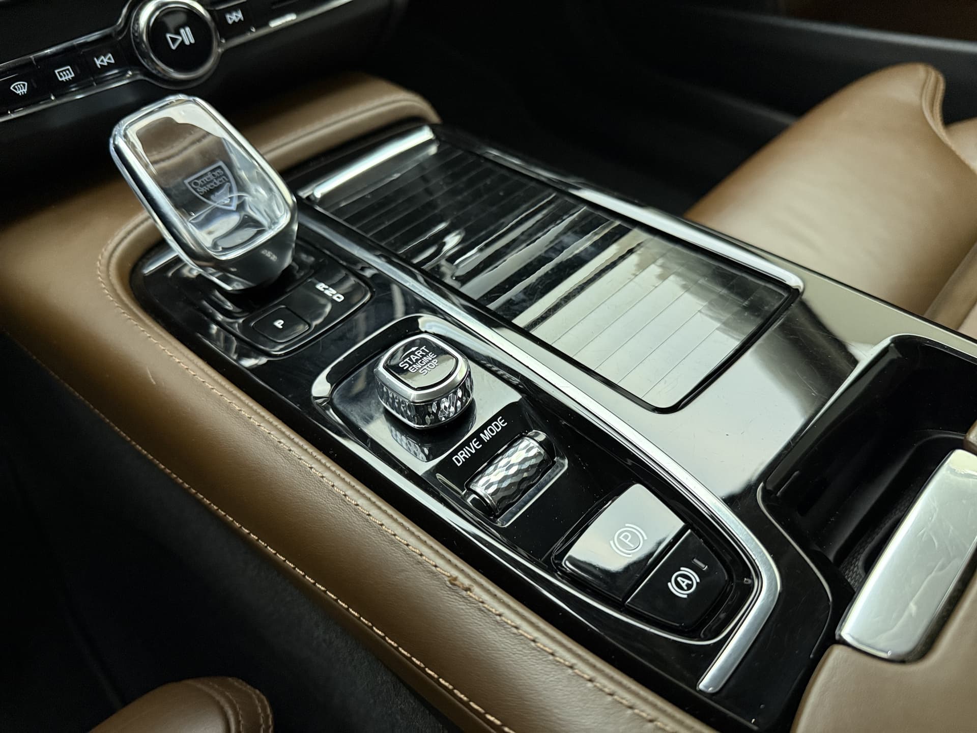 Volvo V90 T8 390pk AWD Inscription / Luchtvering / Bowers&Wilkins Audio / Dubbel glas / 360 Camera / El. Trekhaak / DAB / El. Stoelen / Keyless / Adapt. Cruise / BLIS / Leder thumbnail 40