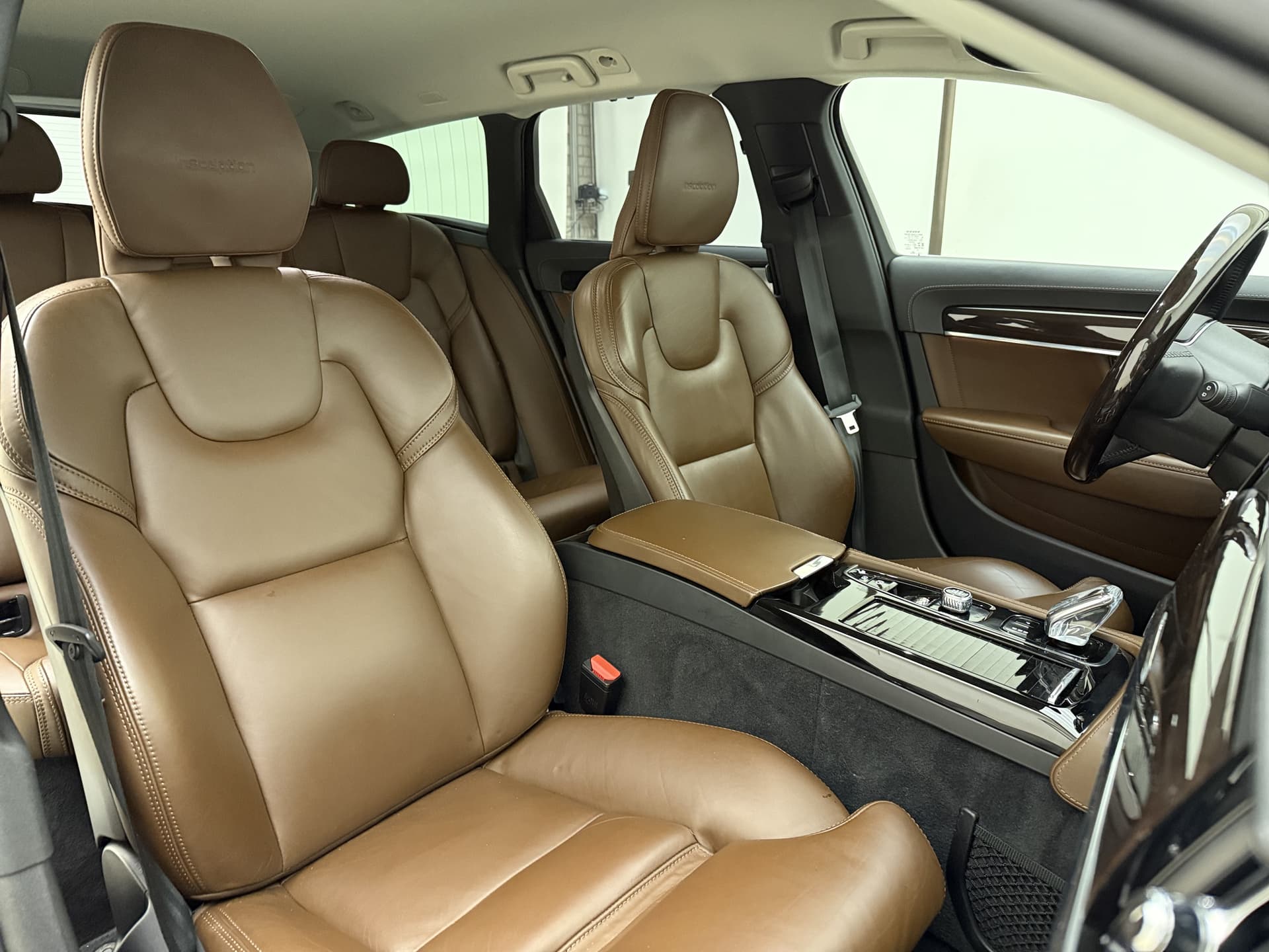 Volvo V90 T8 390pk AWD Inscription / Luchtvering / Bowers&Wilkins Audio / Dubbel glas / 360 Camera / El. Trekhaak / DAB / El. Stoelen / Keyless / Adapt. Cruise / BLIS / Leder thumbnail 4