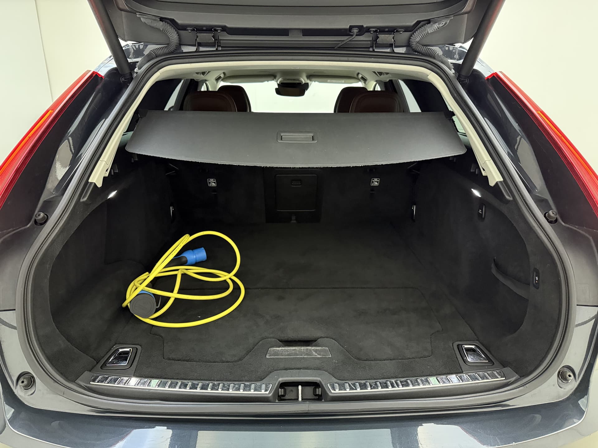 Volvo V90 T8 390pk AWD Inscription / Luchtvering / Bowers&Wilkins Audio / Dubbel glas / 360 Camera / El. Trekhaak / DAB / El. Stoelen / Keyless / Adapt. Cruise / BLIS / Leder thumbnail 8