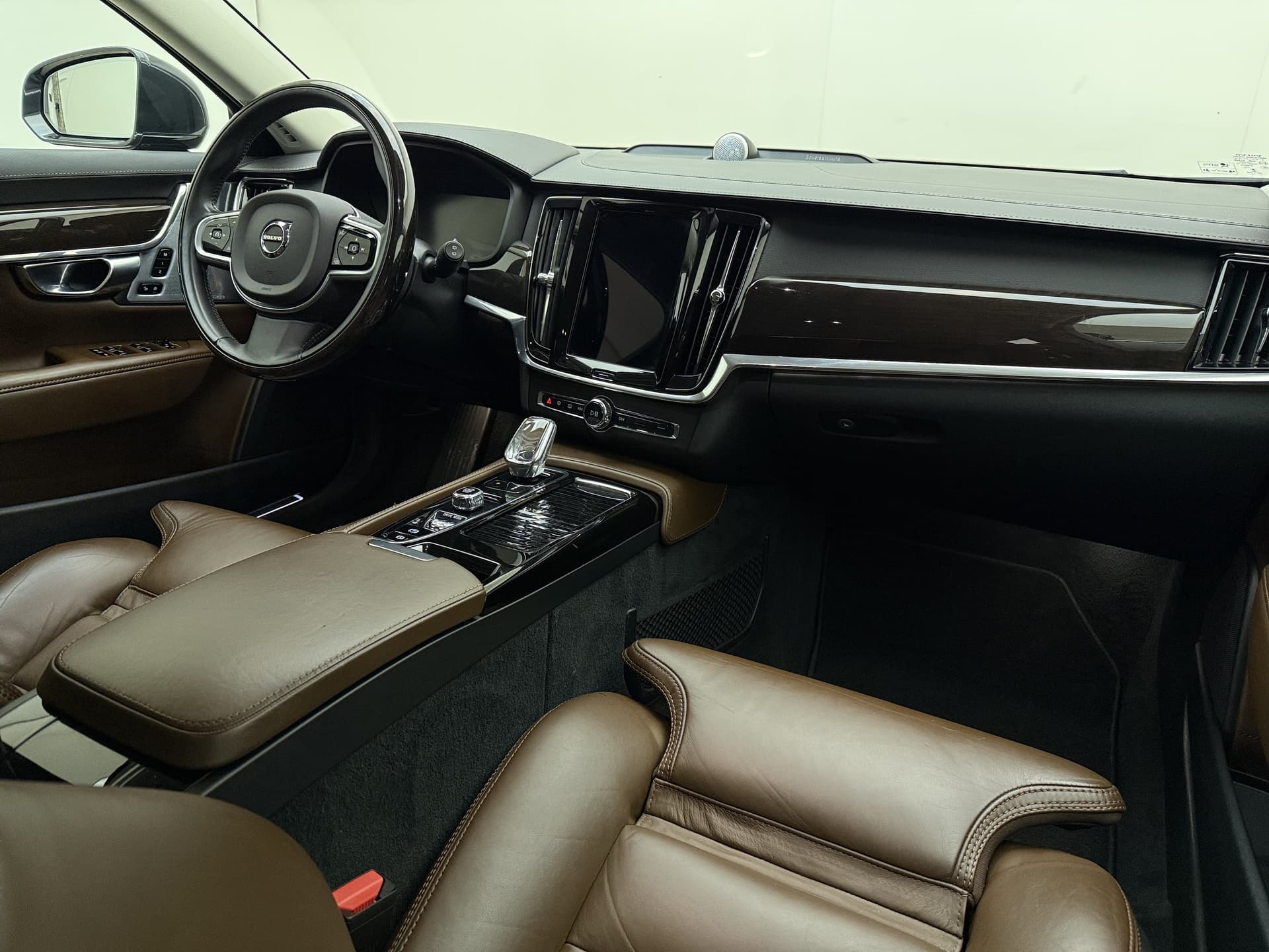 Volvo V90 T8 390pk AWD Inscription / Luchtvering / Bowers&Wilkins Audio / Dubbel glas / 360 Camera / El. Trekhaak / DAB / El. Stoelen / Keyless / Adapt. Cruise / BLIS / Leder thumbnail 10