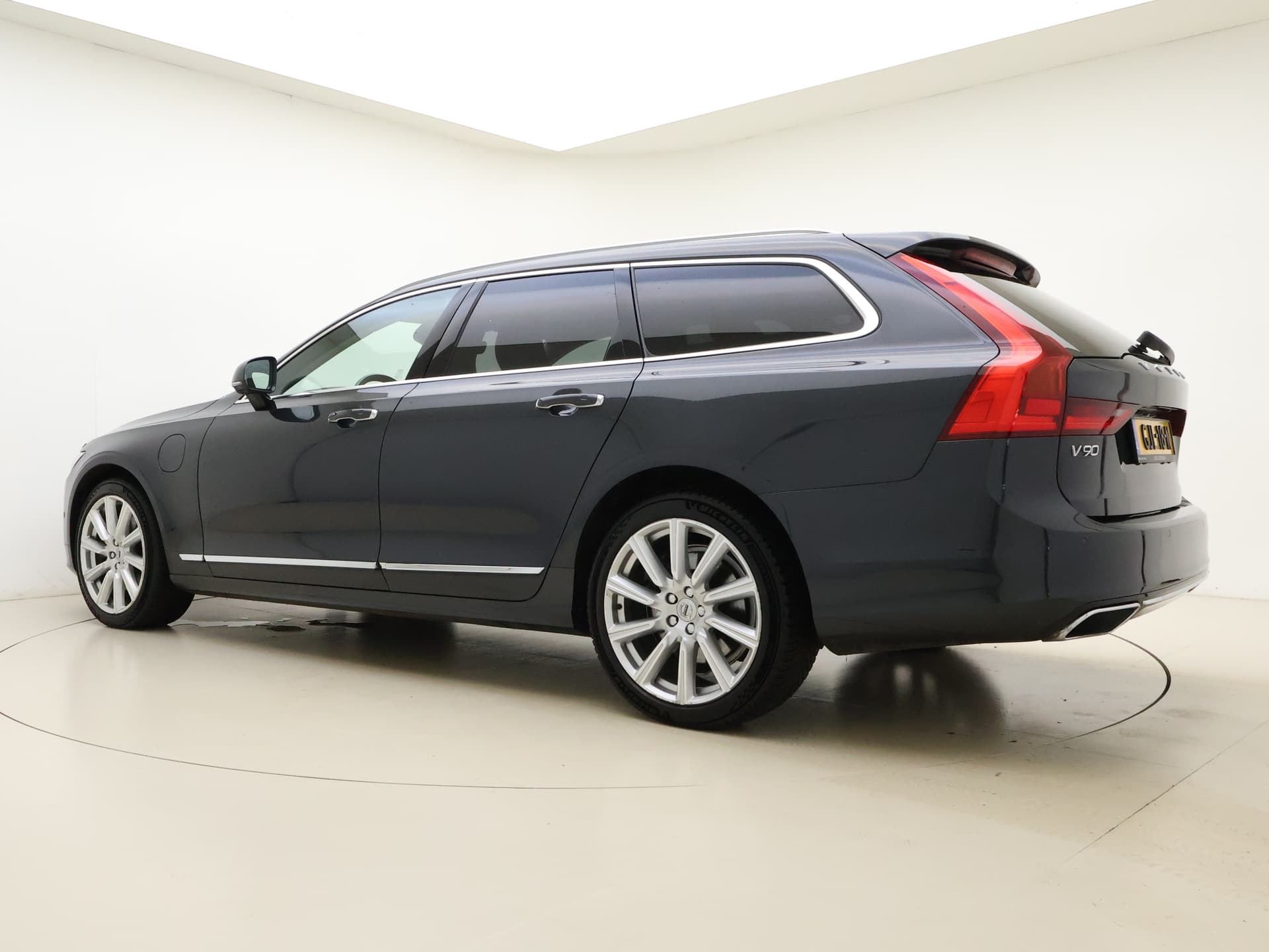 Volvo V90 T8 390pk AWD Inscription / Luchtvering / Bowers&Wilkins Audio / Dubbel glas / 360 Camera / El. Trekhaak / DAB / El. Stoelen / Keyless / Adapt. Cruise / BLIS / Leder thumbnail 18
