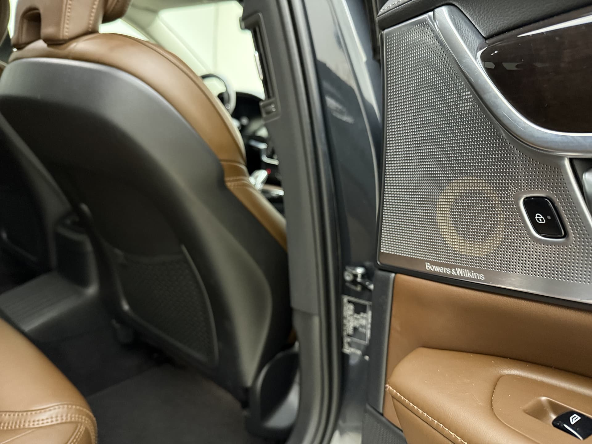 Volvo V90 T8 390pk AWD Inscription / Luchtvering / Bowers&Wilkins Audio / Dubbel glas / 360 Camera / El. Trekhaak / DAB / El. Stoelen / Keyless / Adapt. Cruise / BLIS / Leder thumbnail 19