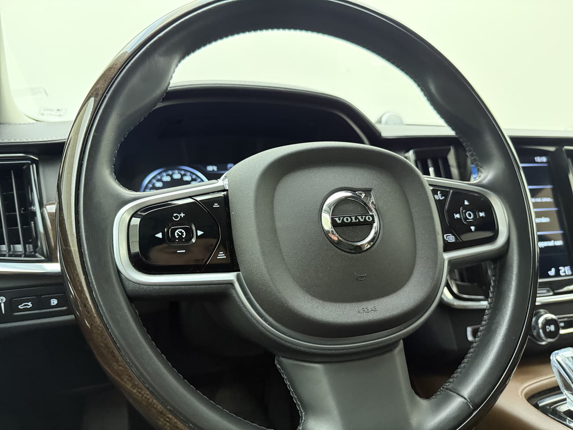Volvo V90 T8 390pk AWD Inscription / Luchtvering / Bowers&Wilkins Audio / Dubbel glas / 360 Camera / El. Trekhaak / DAB / El. Stoelen / Keyless / Adapt. Cruise / BLIS / Leder thumbnail 35