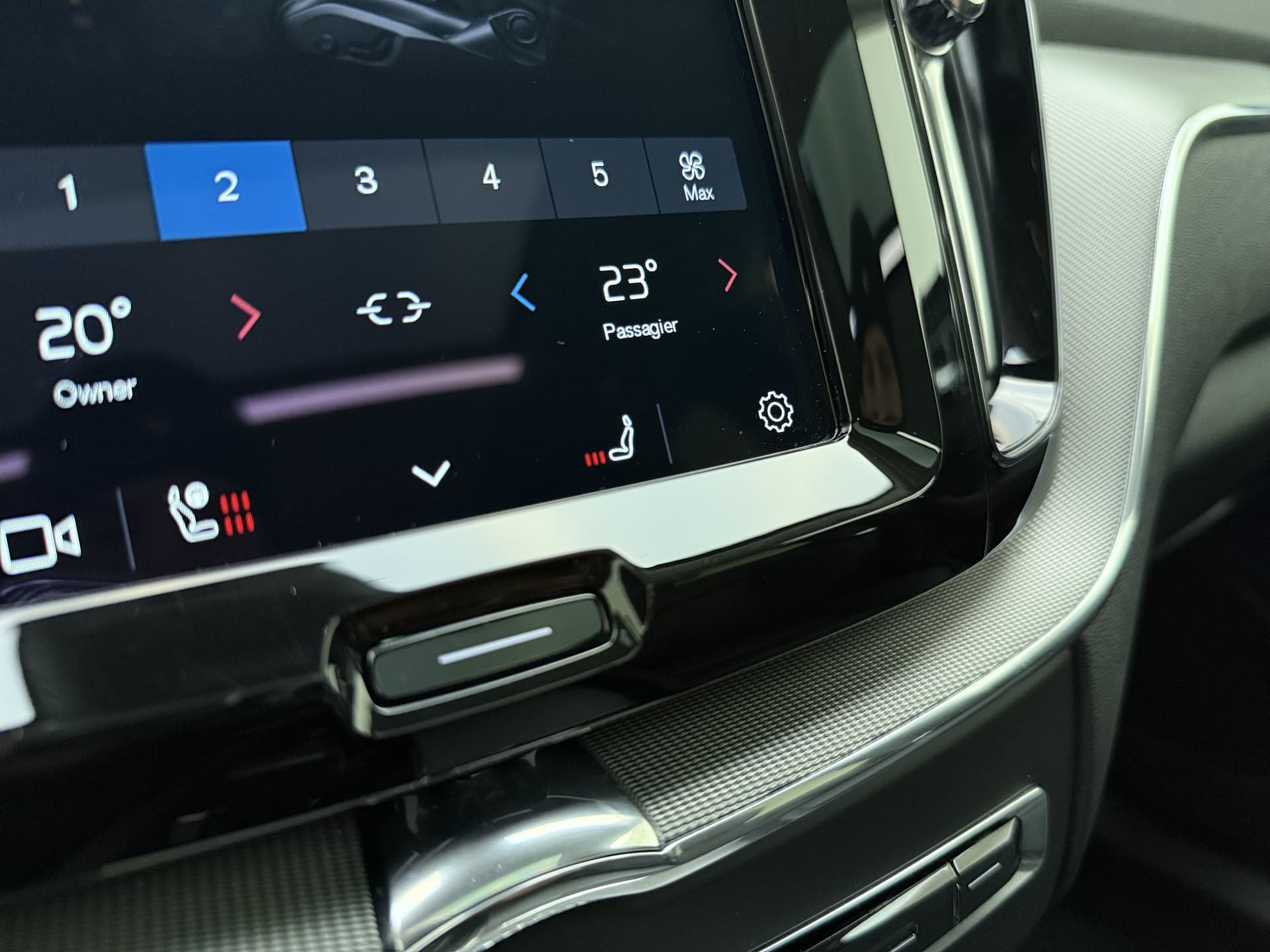 Volvo XC60 T6 350pk AWD Plus Bright / Harman Kardon audio / Camera rondom / Elektrisch verstelbare stoelen / thumbnail 32