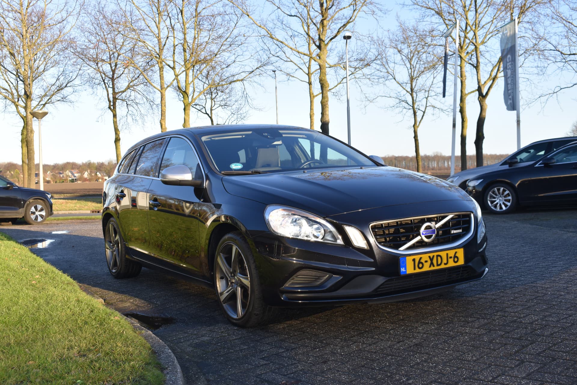 Volvo V60 T3 180PK R-Design thumbnail 2