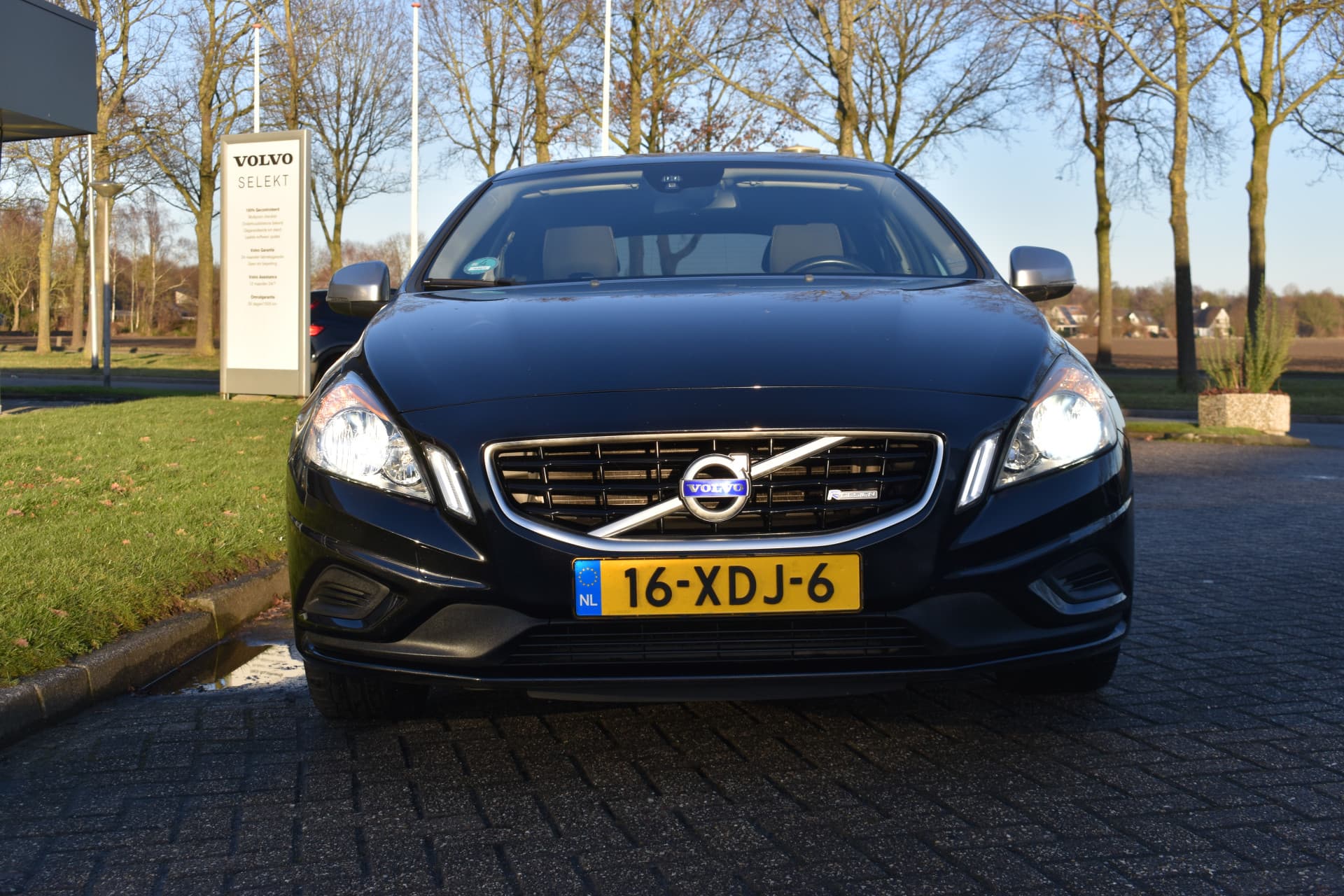 Volvo V60 T3 180PK R-Design thumbnail 3