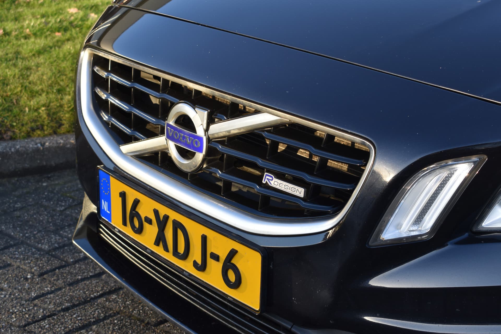 Volvo V60 T3 180PK R-Design thumbnail 5