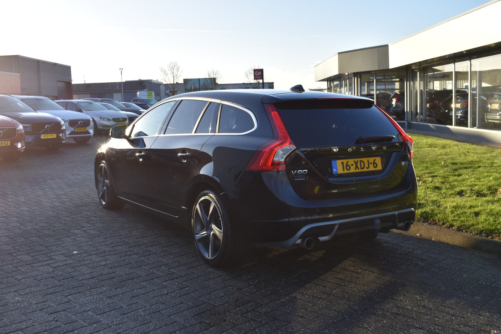Volvo V60 T3 180PK R-Design thumbnail 9