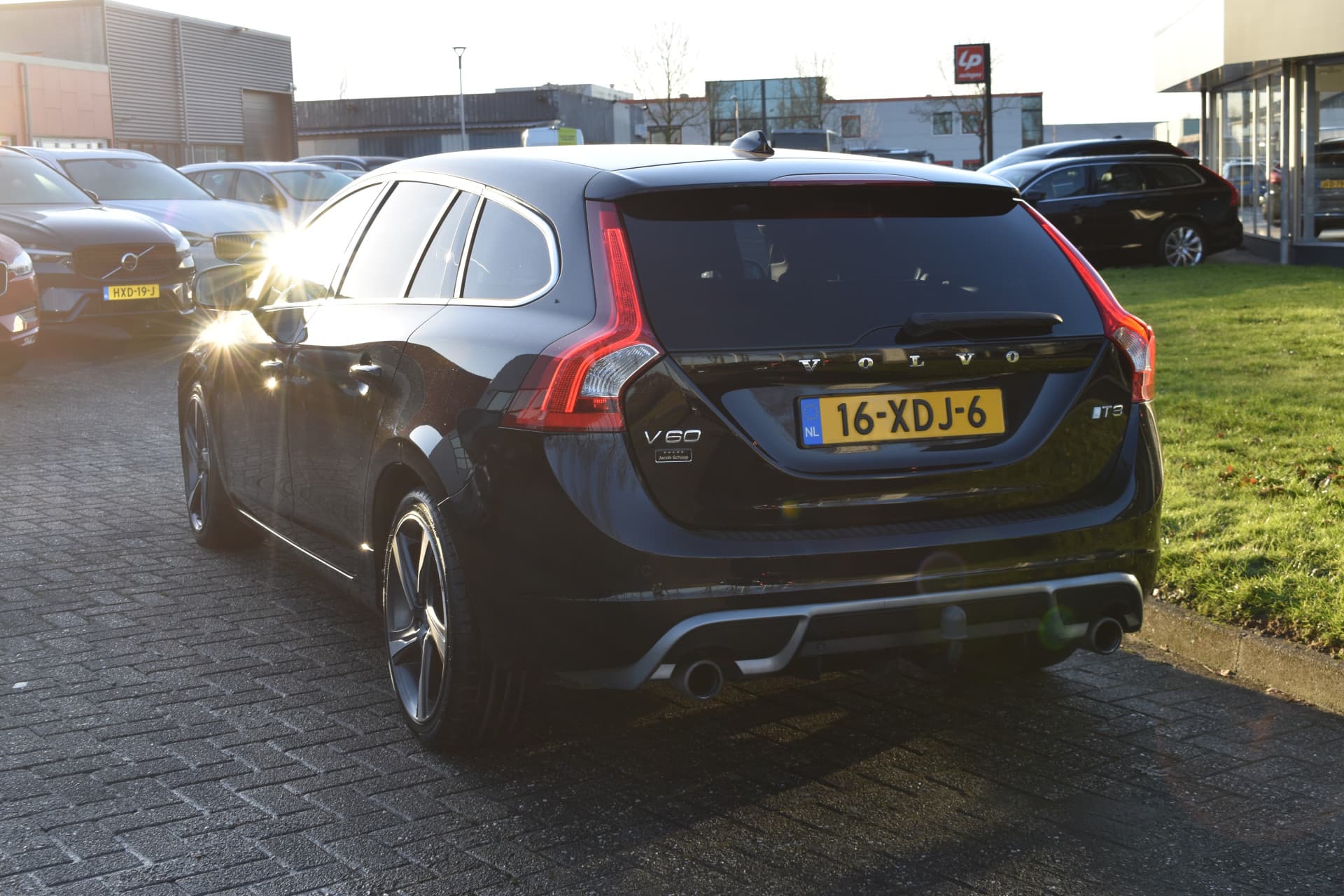 Volvo V60 T3 180PK R-Design thumbnail 11
