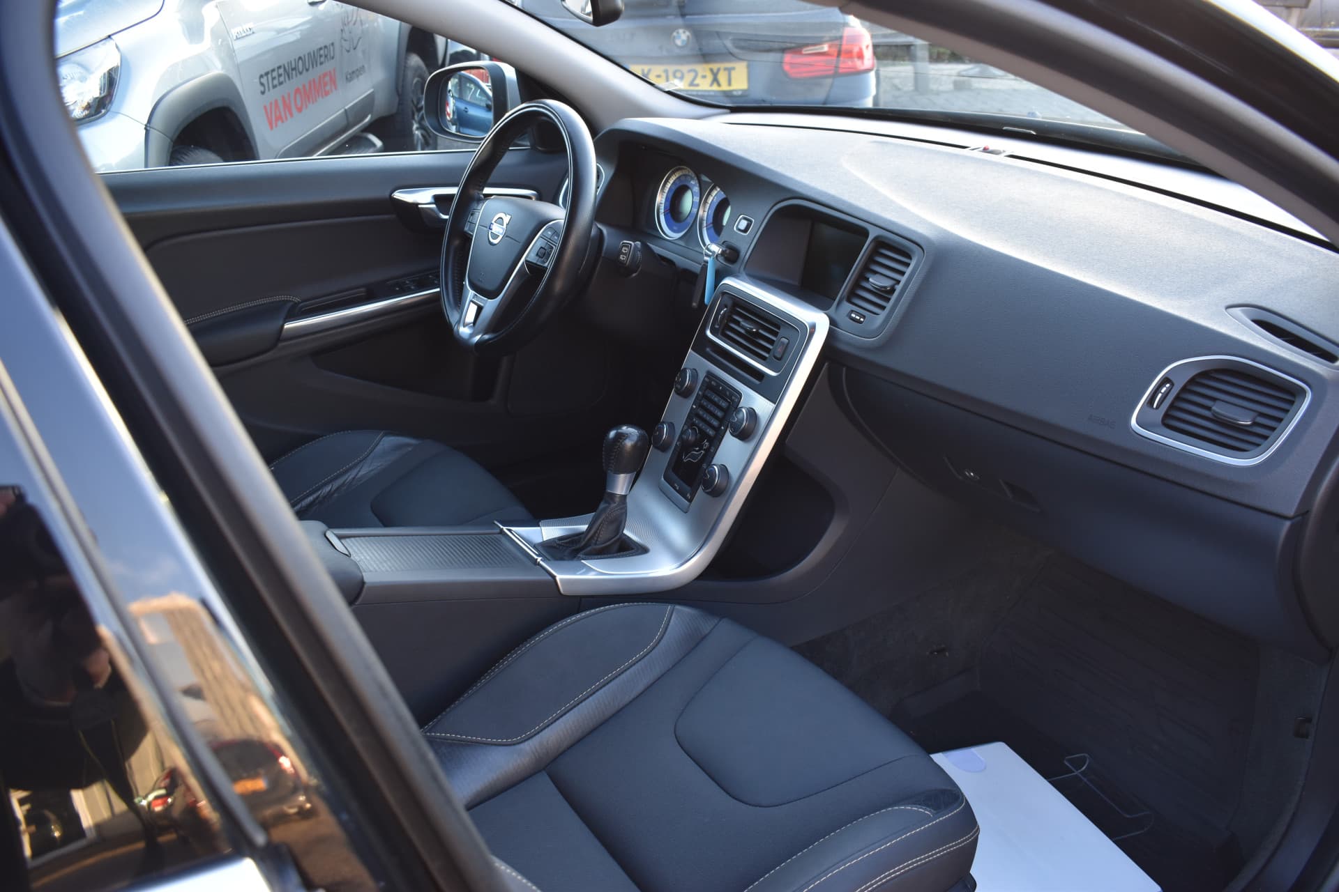 Volvo V60 T3 180PK R-Design thumbnail 15