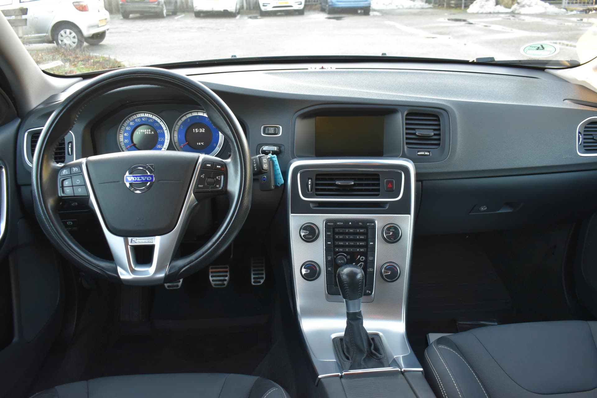 Volvo V60 T3 180PK R-Design thumbnail 17