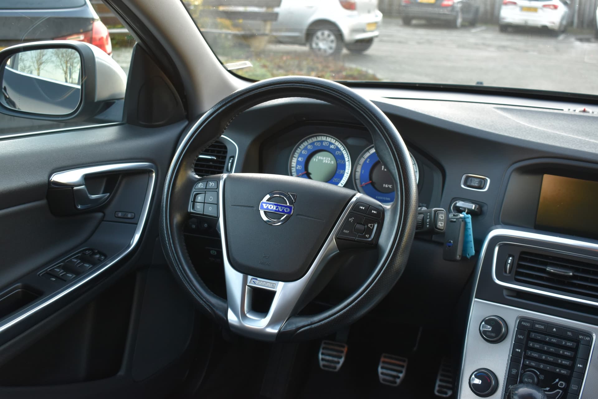 Volvo V60 T3 180PK R-Design thumbnail 18