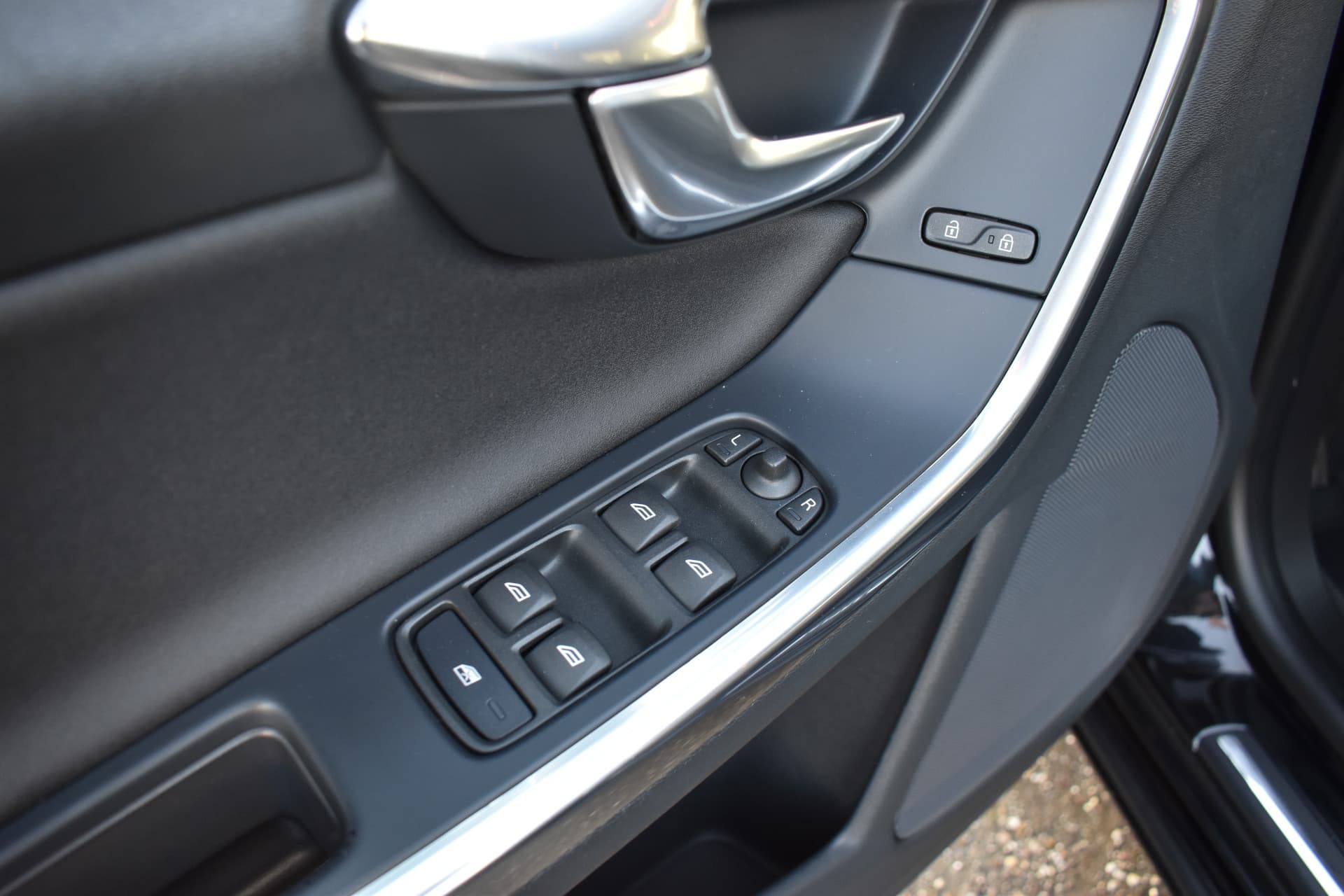 Volvo V60 T3 180PK R-Design thumbnail 21