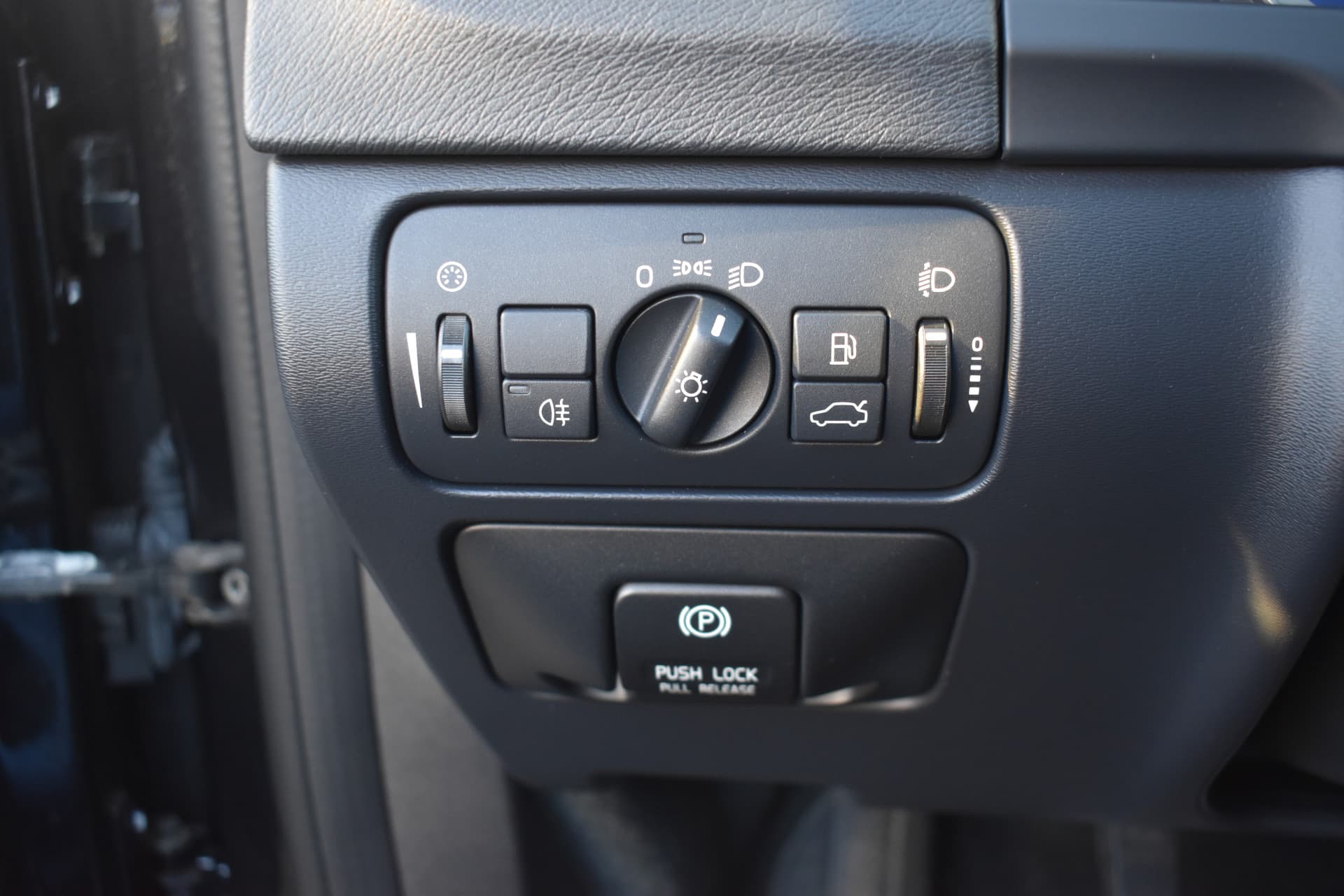 Volvo V60 T3 180PK R-Design thumbnail 22