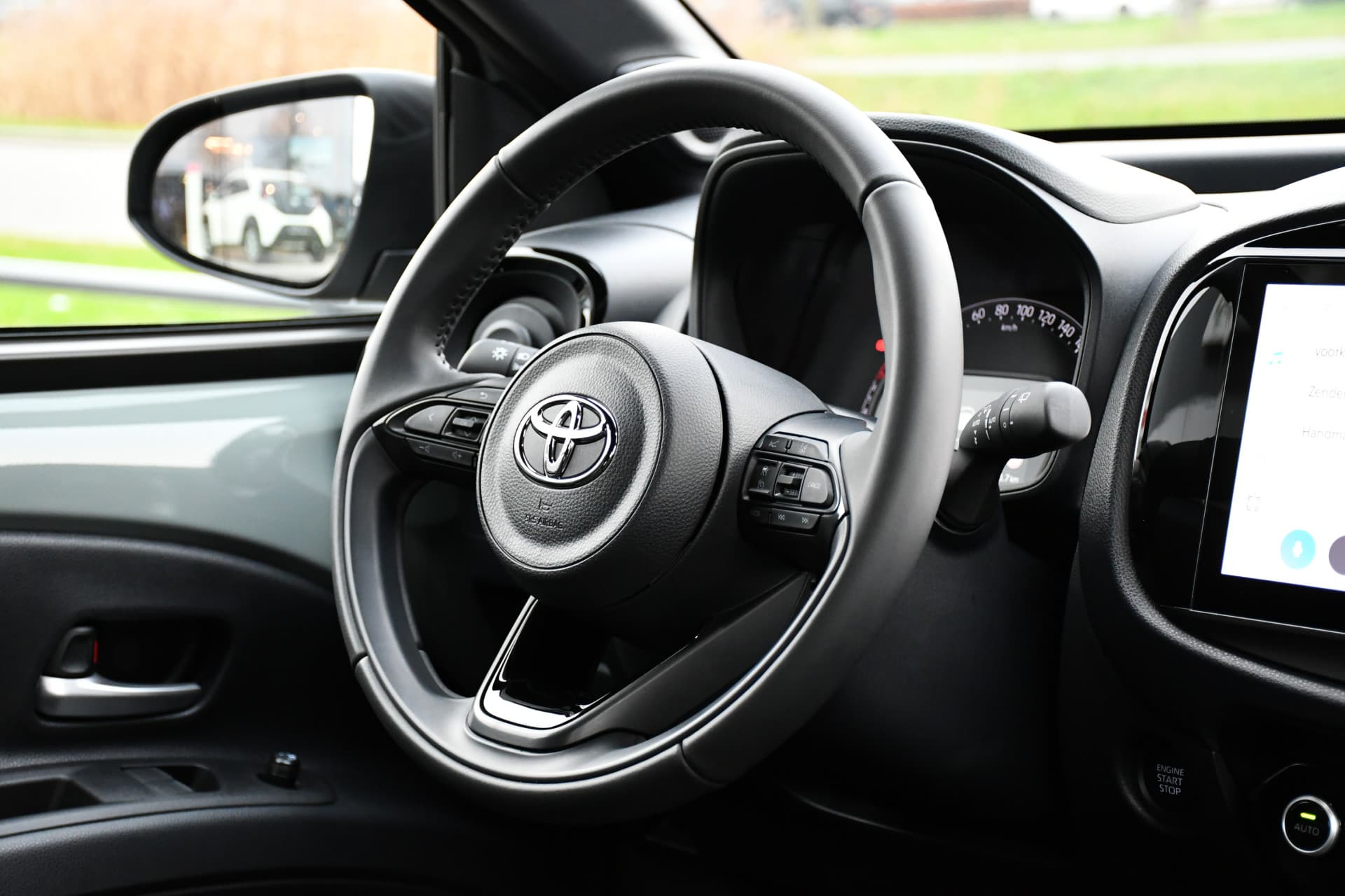 Toyota Aygo X 1.0 VVT-i MT Premium 72pk thumbnail 22