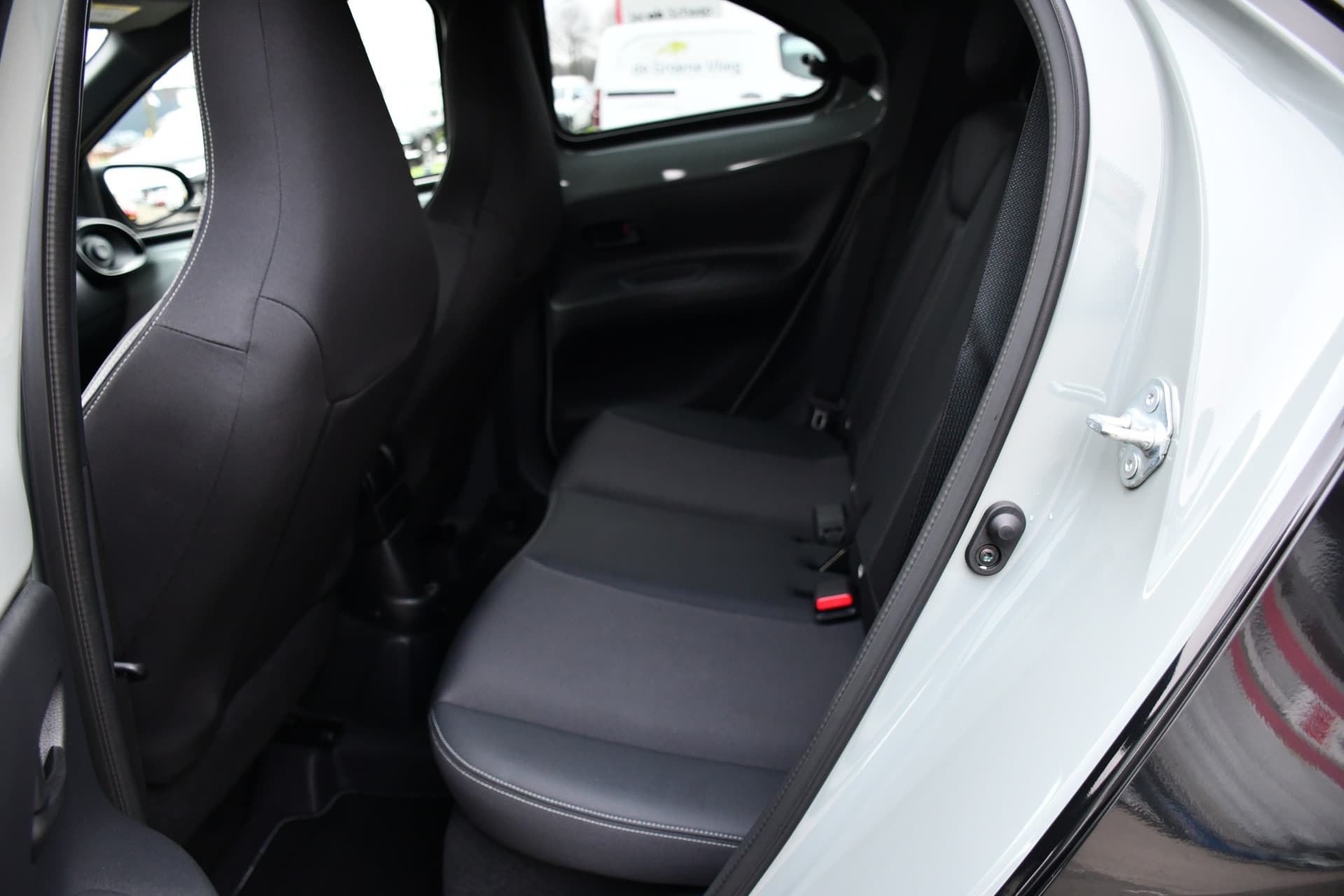 Toyota Aygo X 1.0 VVT-i MT Premium 72pk thumbnail 25