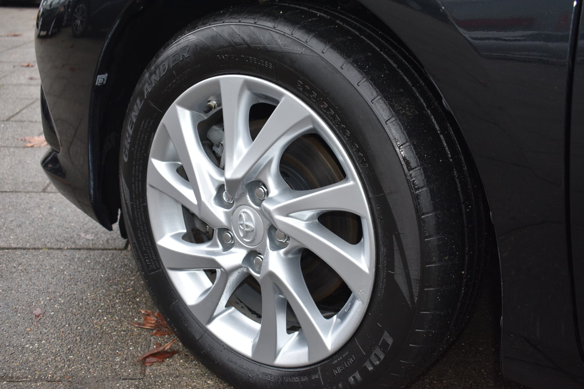 Toyota Auris 1.8 Hybrid Trend Automaat 136pk thumbnail 2