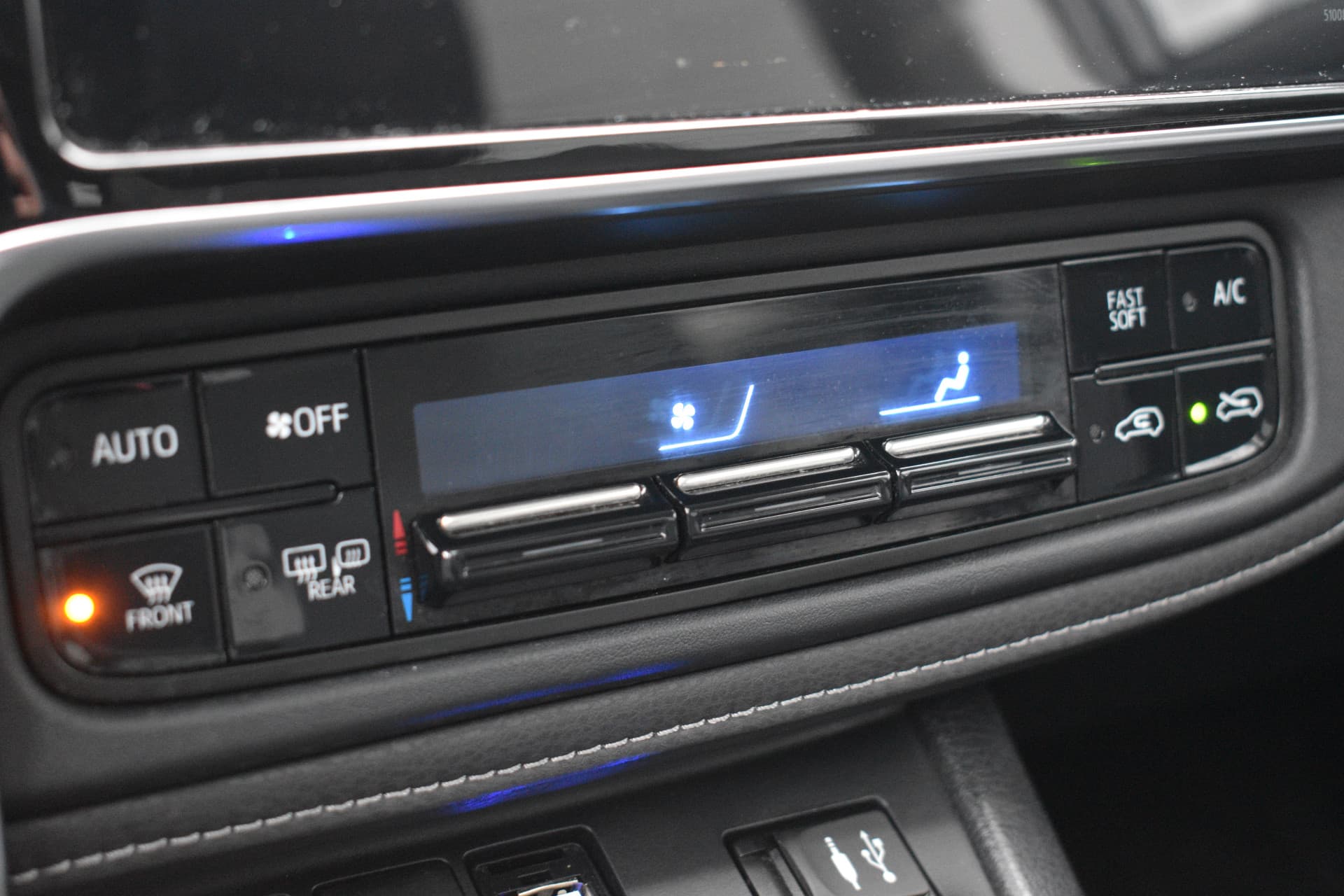 Toyota Auris 1.8 Hybrid Trend Automaat 136pk thumbnail 17