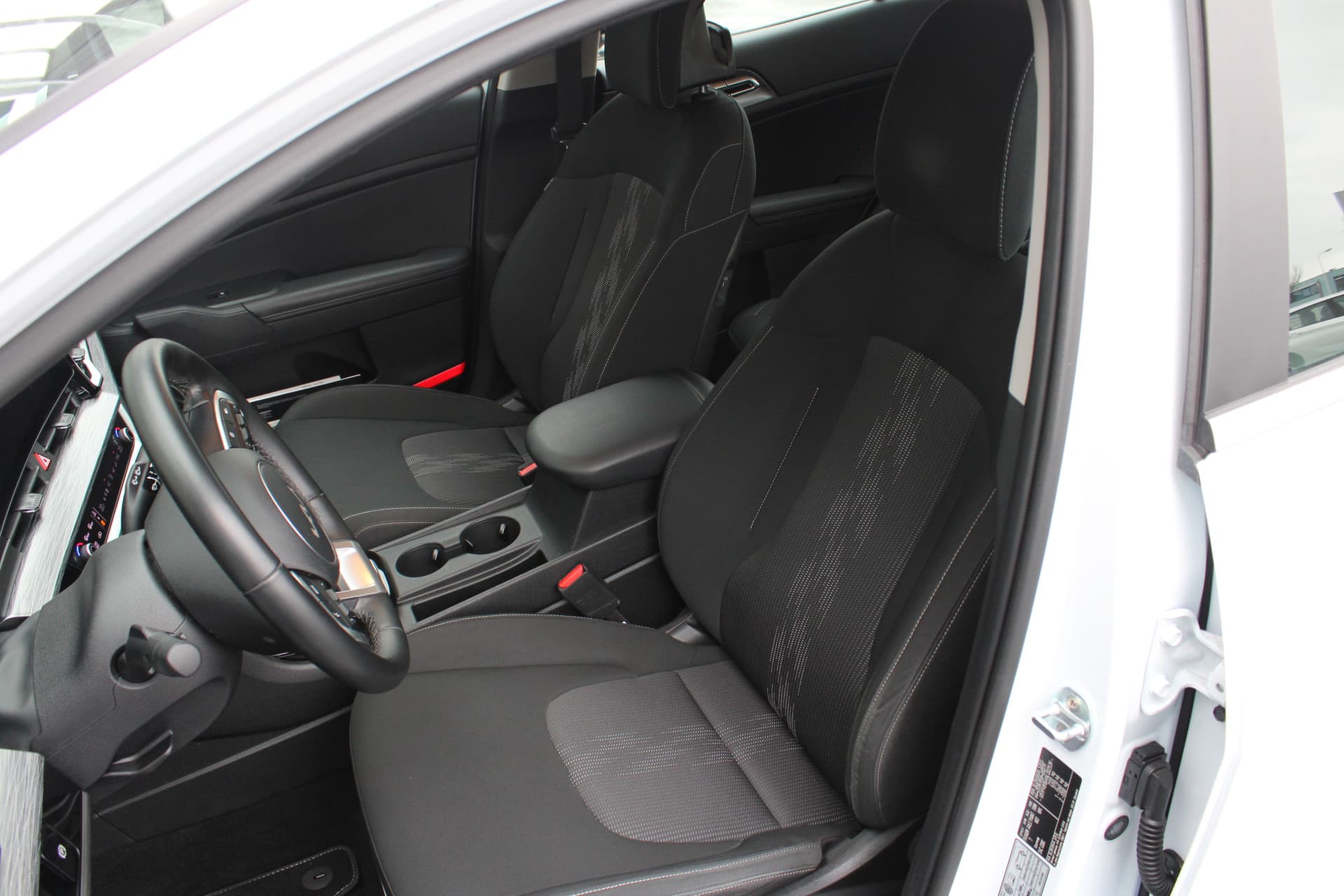 Kia Sportage 1.6 T-GDi MHEV DynamicLine thumbnail 14