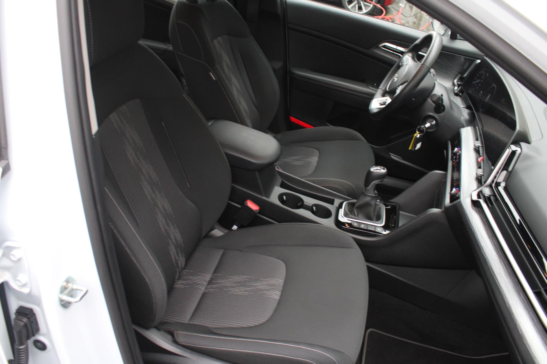 Kia Sportage 1.6 T-GDi MHEV DynamicLine thumbnail 40